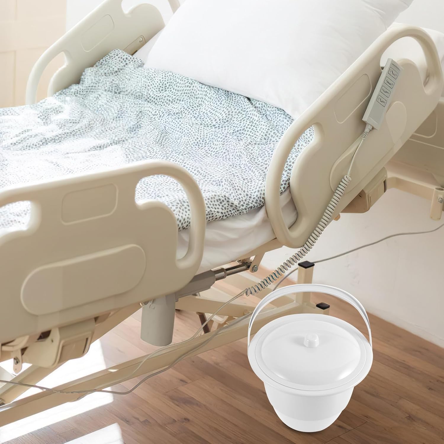 Portable Plastic Chamber Pot with Lid, Adult Unisex Urinal Pot 23x19x24cm, Leak-Resistant Bedpan for Elderly and Home Use