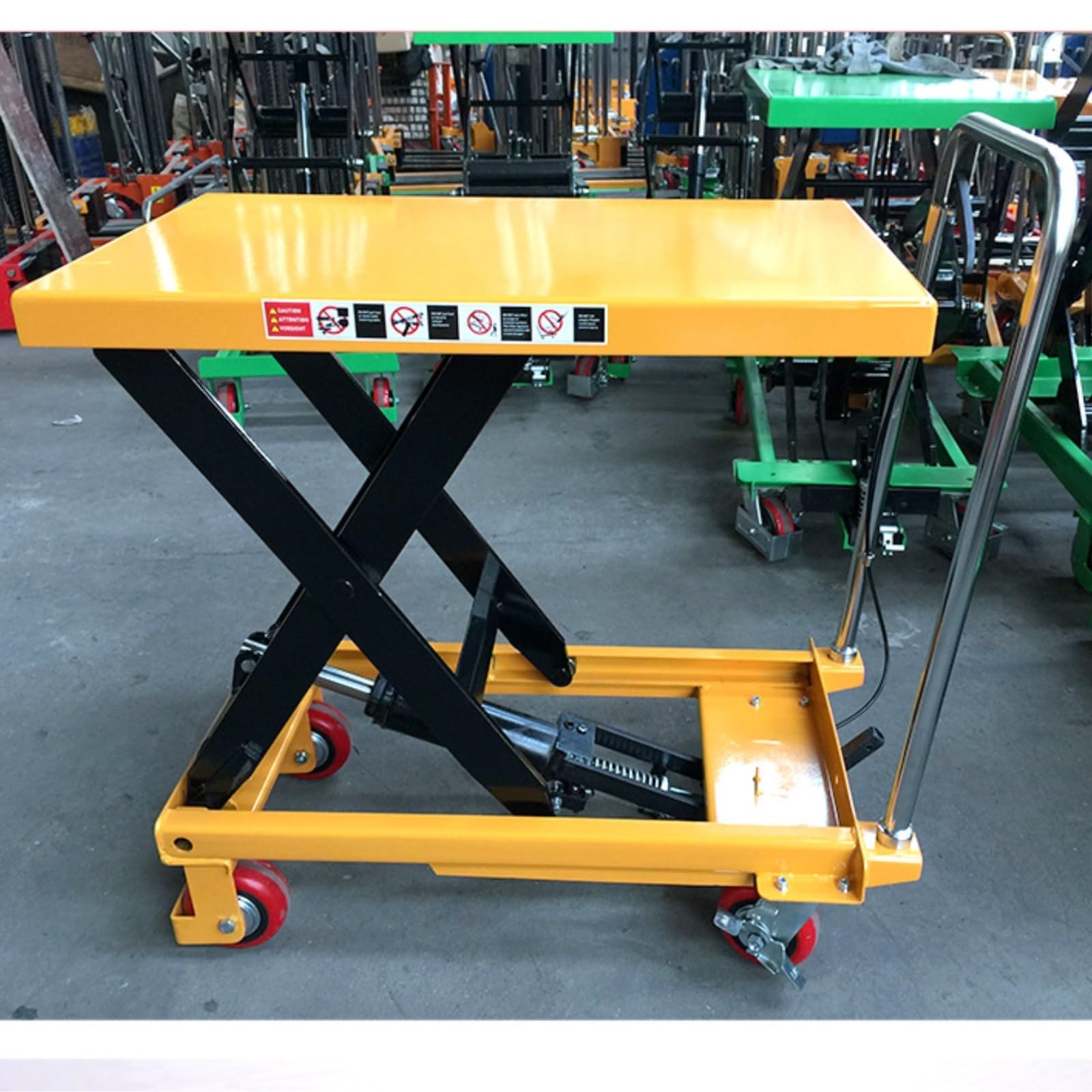 Hydrauliczny wózek widłowy z 4 kółkami i antypoślizgową podkładką do transportu materiałów żółtych (150 kg)