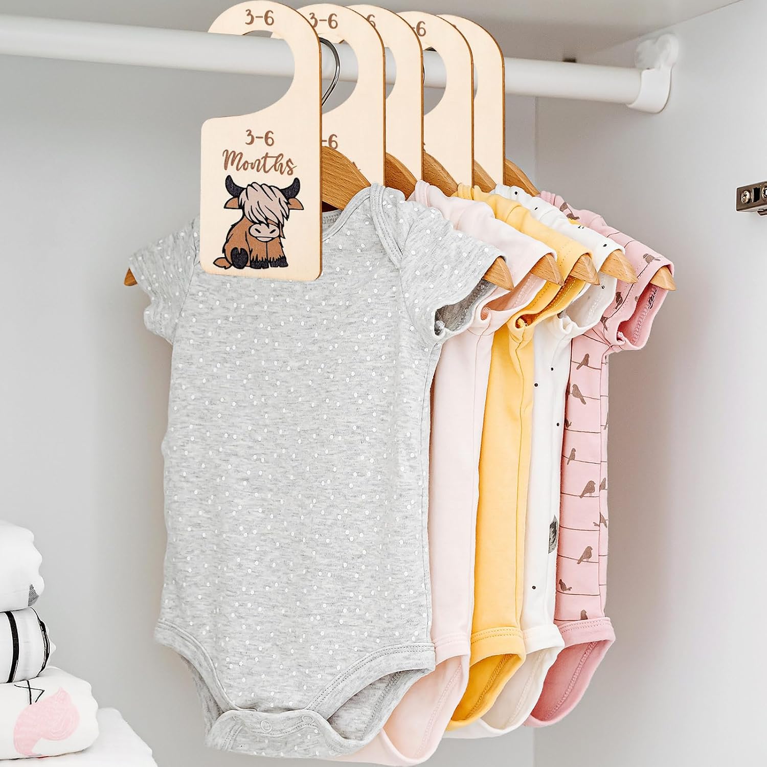 JarThenaAMCS 8Pcs Highland Cow Baby Closet Dividers Cute Farm Cow Hanging Closet Organizer Double-Sided Wardrobe Organizer from Newborn to 24 Months for Baby Shower Birthday