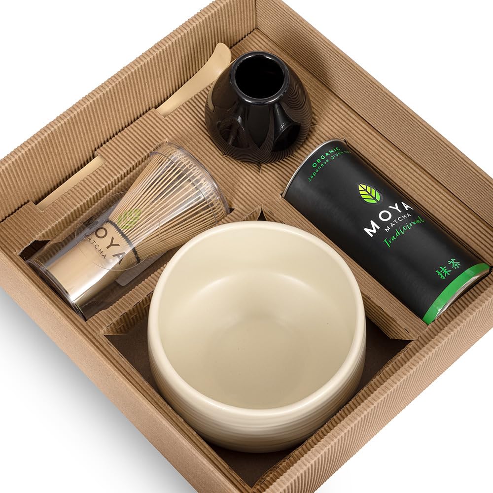 Moya Bio Set de Té Matcha Japonés | 30g Grado Ceremonial (I y II) + Tazón Beige + Batidor de Bambú + Soporte + Cuchara | Set Tradicional Completo de Matcha | Regalo Elegante