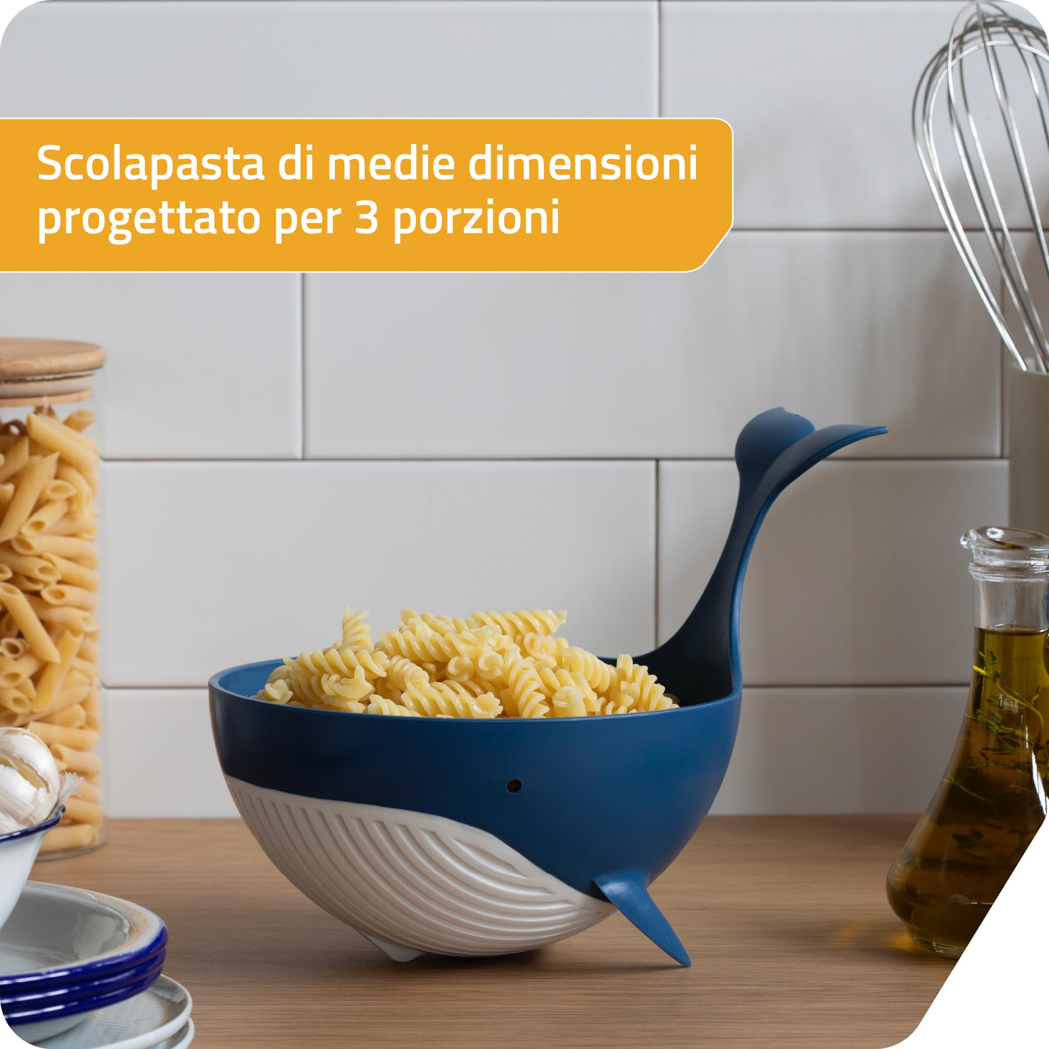 Peleg Design Pastail - Scolapasta medio in plastica a forma di balena, per scolare pasta (fino a 3 porzioni), verdure e frutta