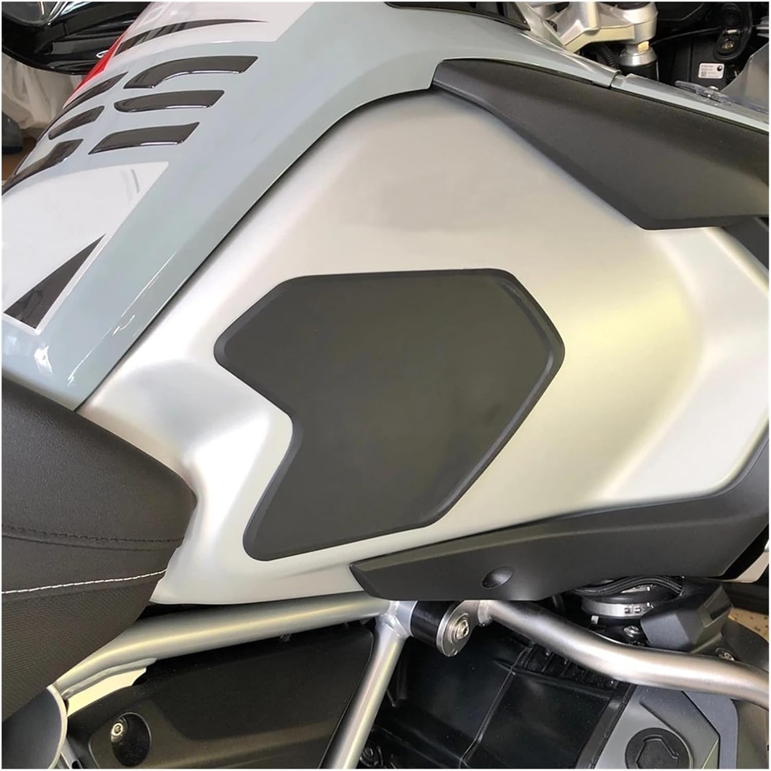 Motorcycle Tank Sticker Motorcycle Rubber Fuel Tank Pad Anti-Slip Sticker for R12-00GS LC Adventure 2008-2017 Protection Decal Guard.