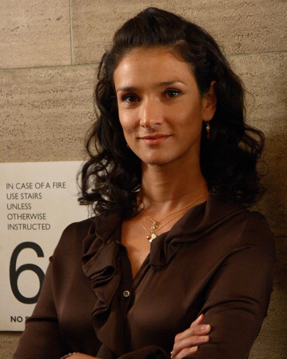 Worldphotographs 3 Lbs (Tv) Indira Varma 16X12 Photo