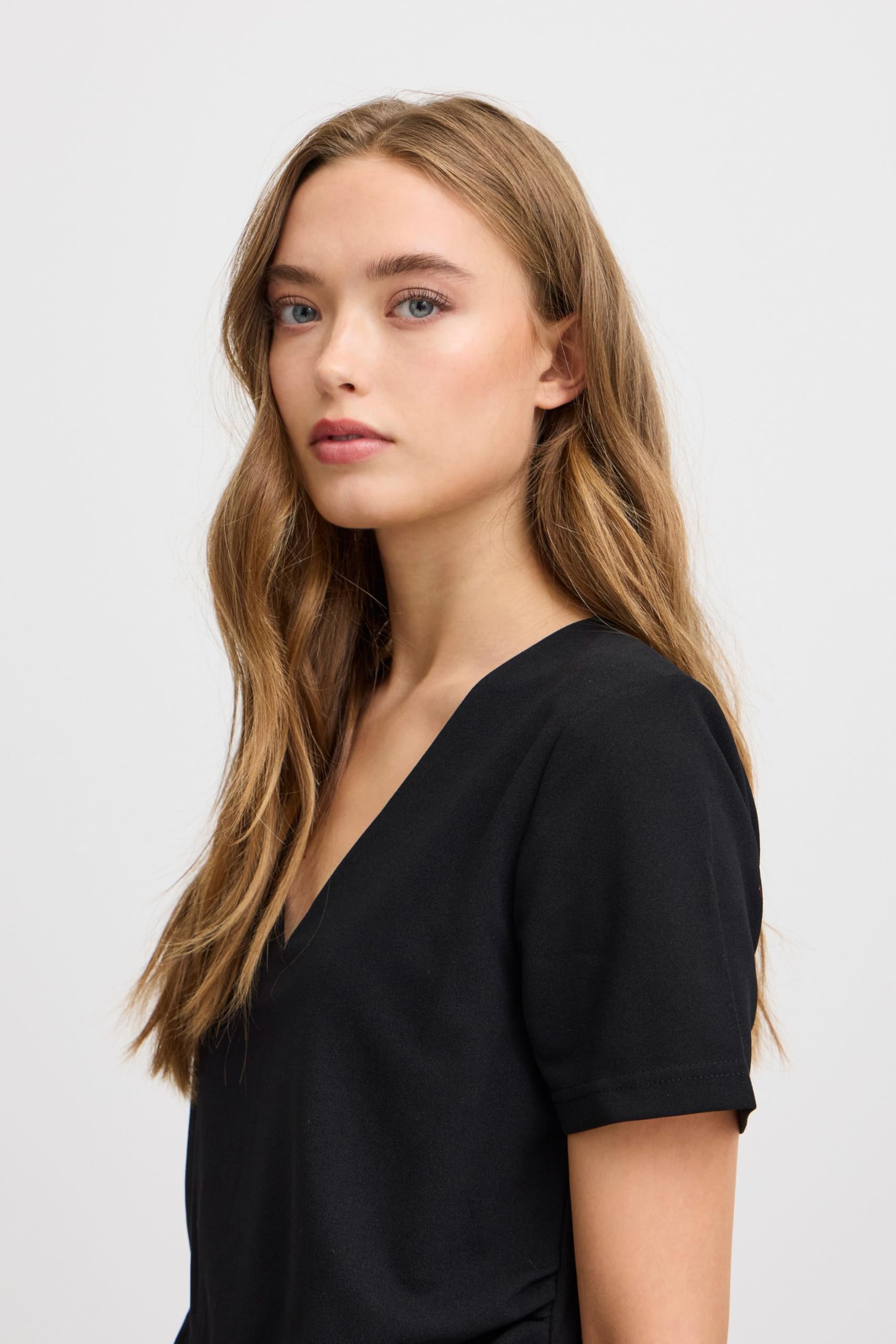 ICHI IXMILA Damen Overall Jumpsuit Einteiler mit V-Ausschnitt Hakenverschluss freie Rückenpartie leicht elastisch Regulat fit