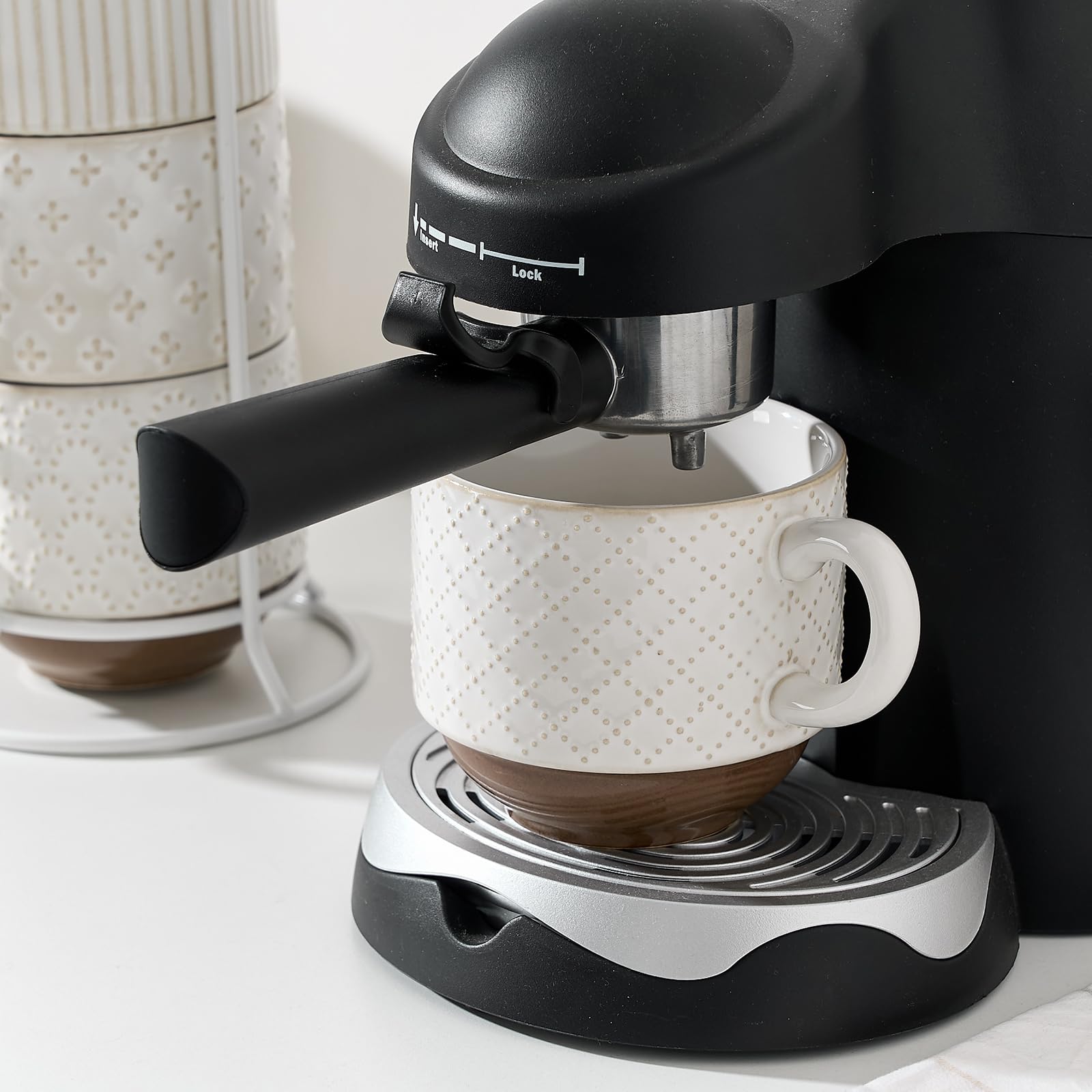 Juego de 4 tazas de café grandes de cerámica con soporte, apilables, de 15 onzas, diferentes relieves, para capuchino, té, cacao caliente, bebidas, aptas para lavavajillas y microondas,