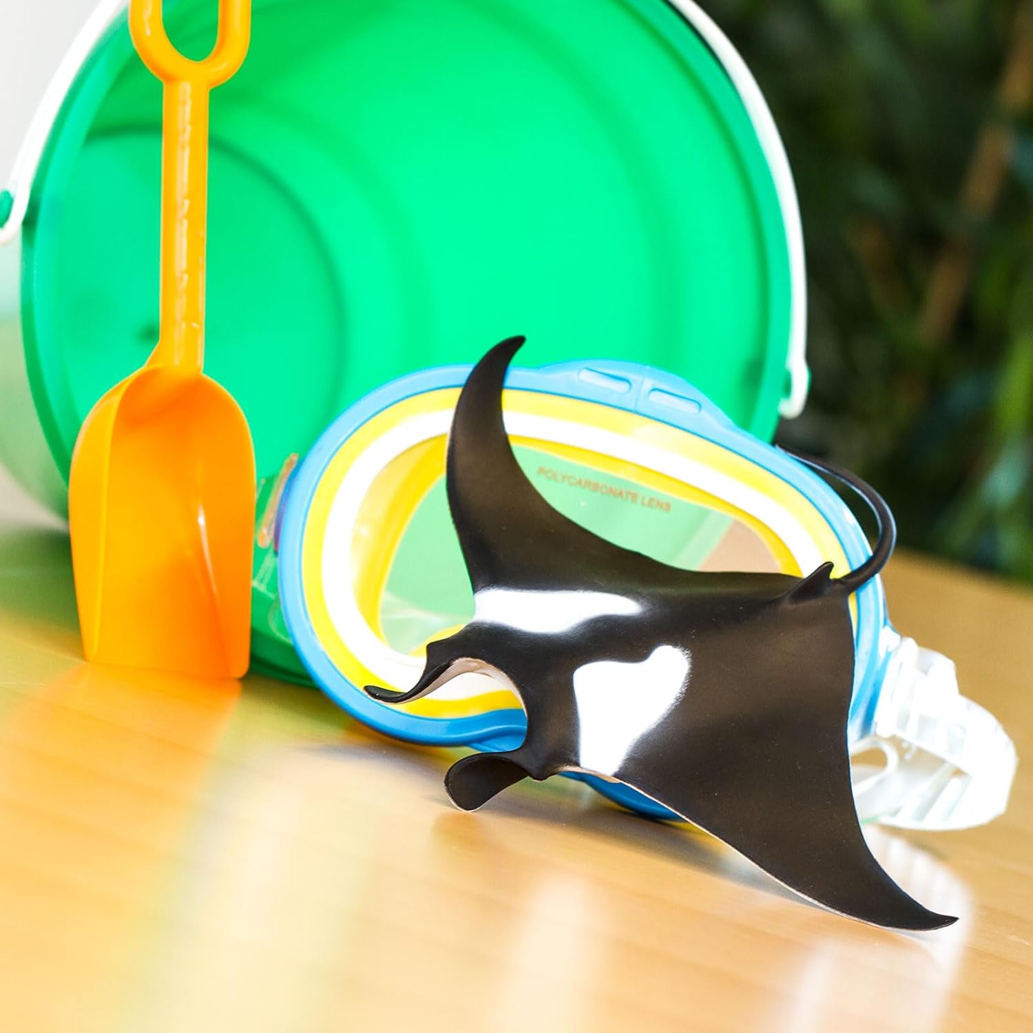 Safari Ltd. Manta Ray Figurine - Lifelike 7" Plastic Model Figure - Fun Educational Play Toy for Boys, Girls & Kids Ages 3+