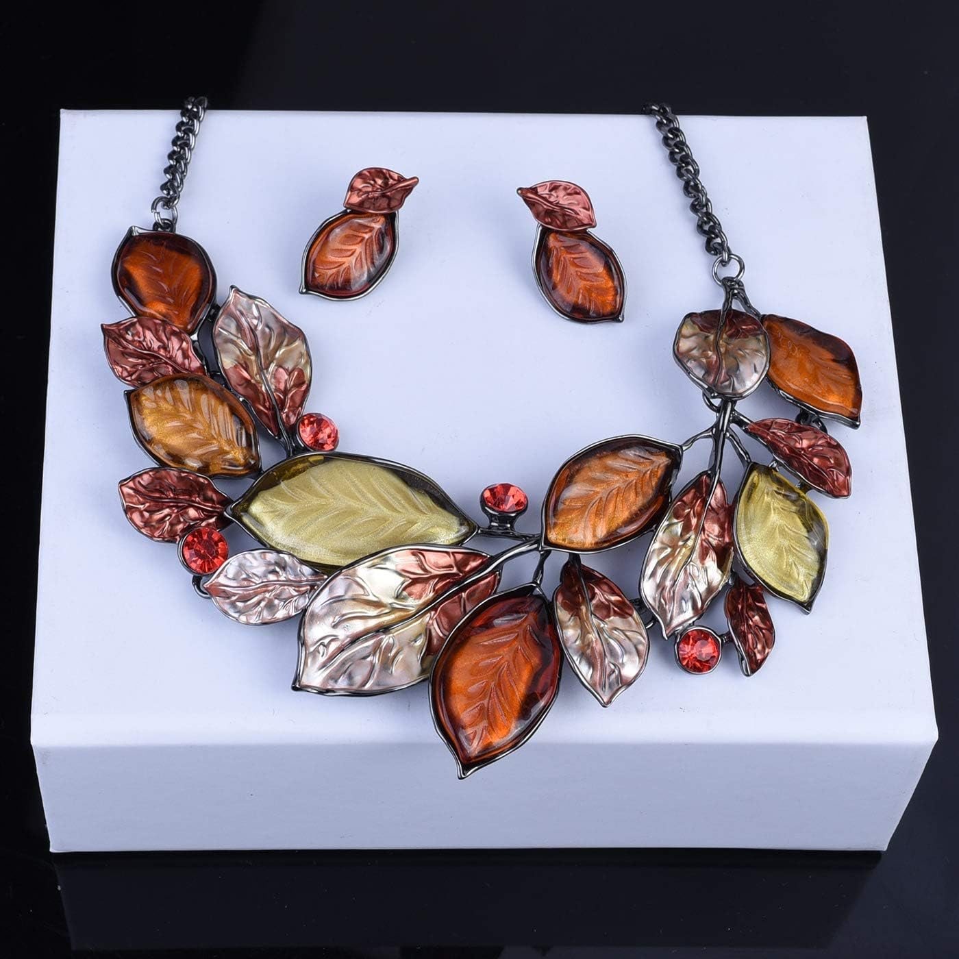 Vintage Statement Necklace and Earrings Set Flower Leaf Pendants Bib Necklaces Fashion Chunky Jewelry for Women Bride