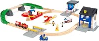 BRIO World Deluxe Rendőrségi és Tűzoltósági Készlet - Fa Mentőállomás Szett Rendőrséggel, Tűzoltóvonattal és Helikopterrel - 3 Éves Kortól 3