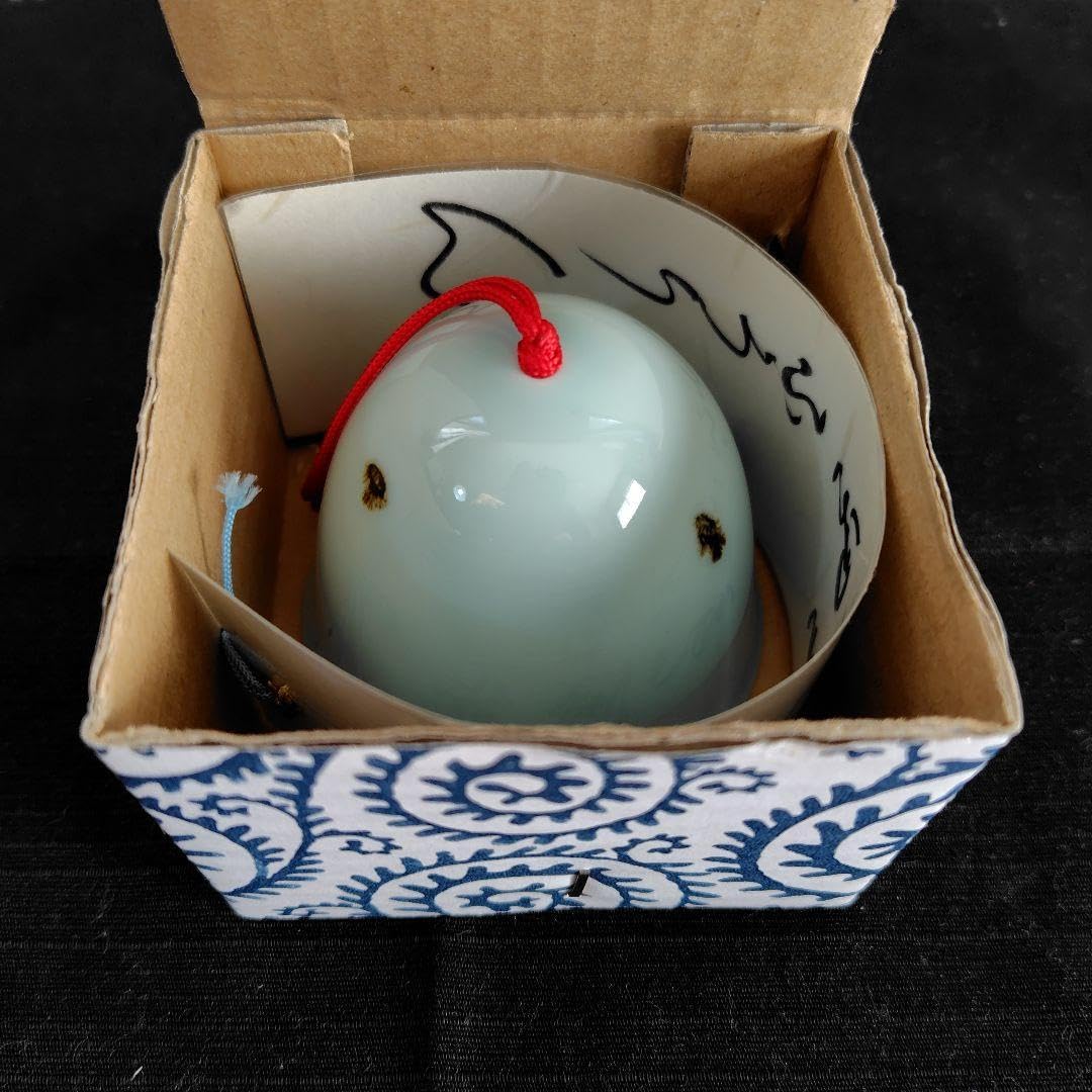 青と黒の彫刻模様の陶器球 土鈴 風鈴 青と黒の彫刻模様の陶器球 土鈴 風鈴 陶器製 土鈴