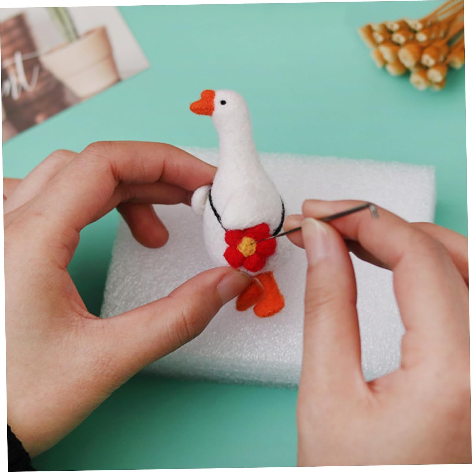 NASSMOSSE Needle Felting Kit, Cute Gooses Needle Felting Starter Kit, Funny Animal Toys Wool and Needles Set with Tools, for Adults and Beginners Craft Project image 5