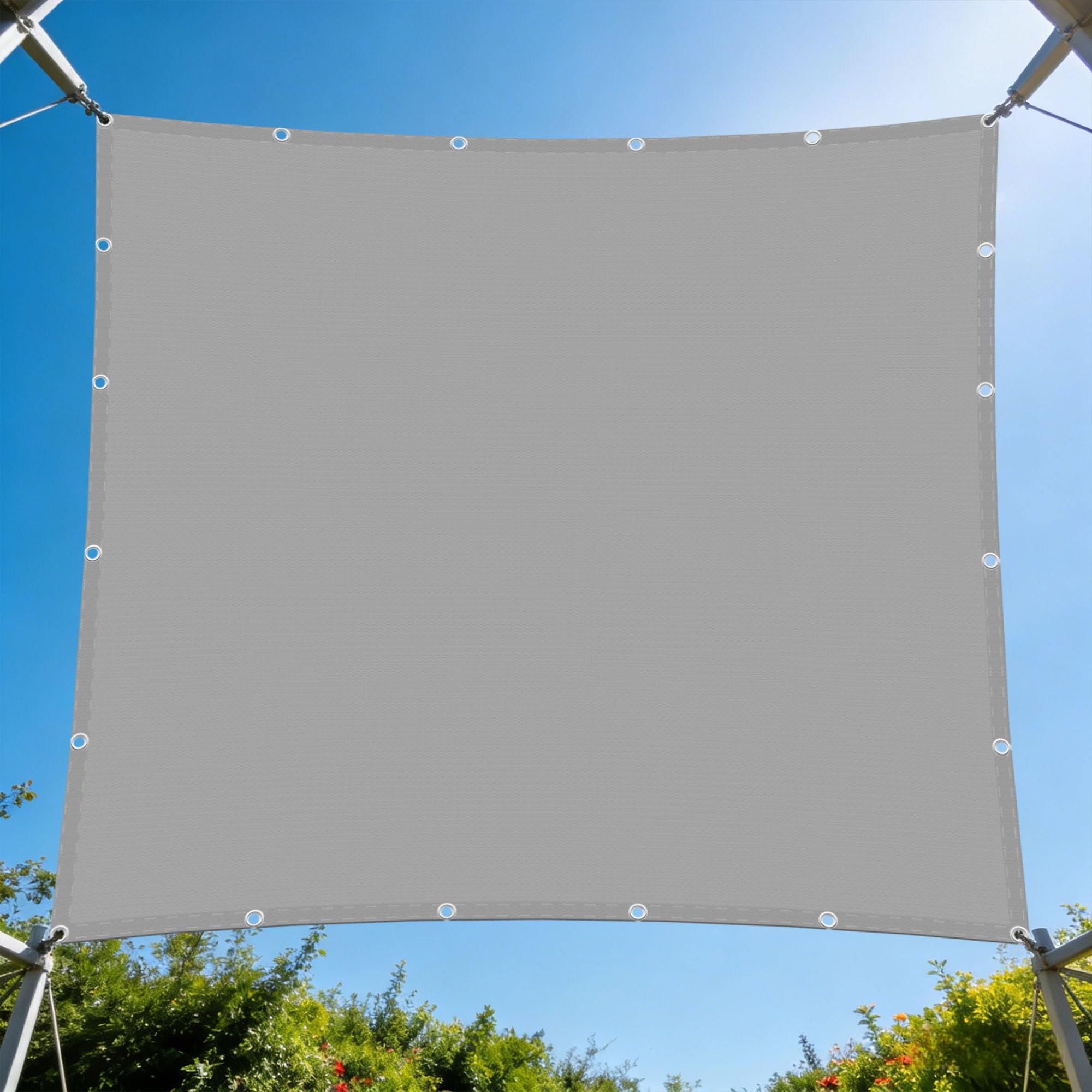 Voile d'ombrage étanche gris clair pour protéger votre terrasse de la pluie