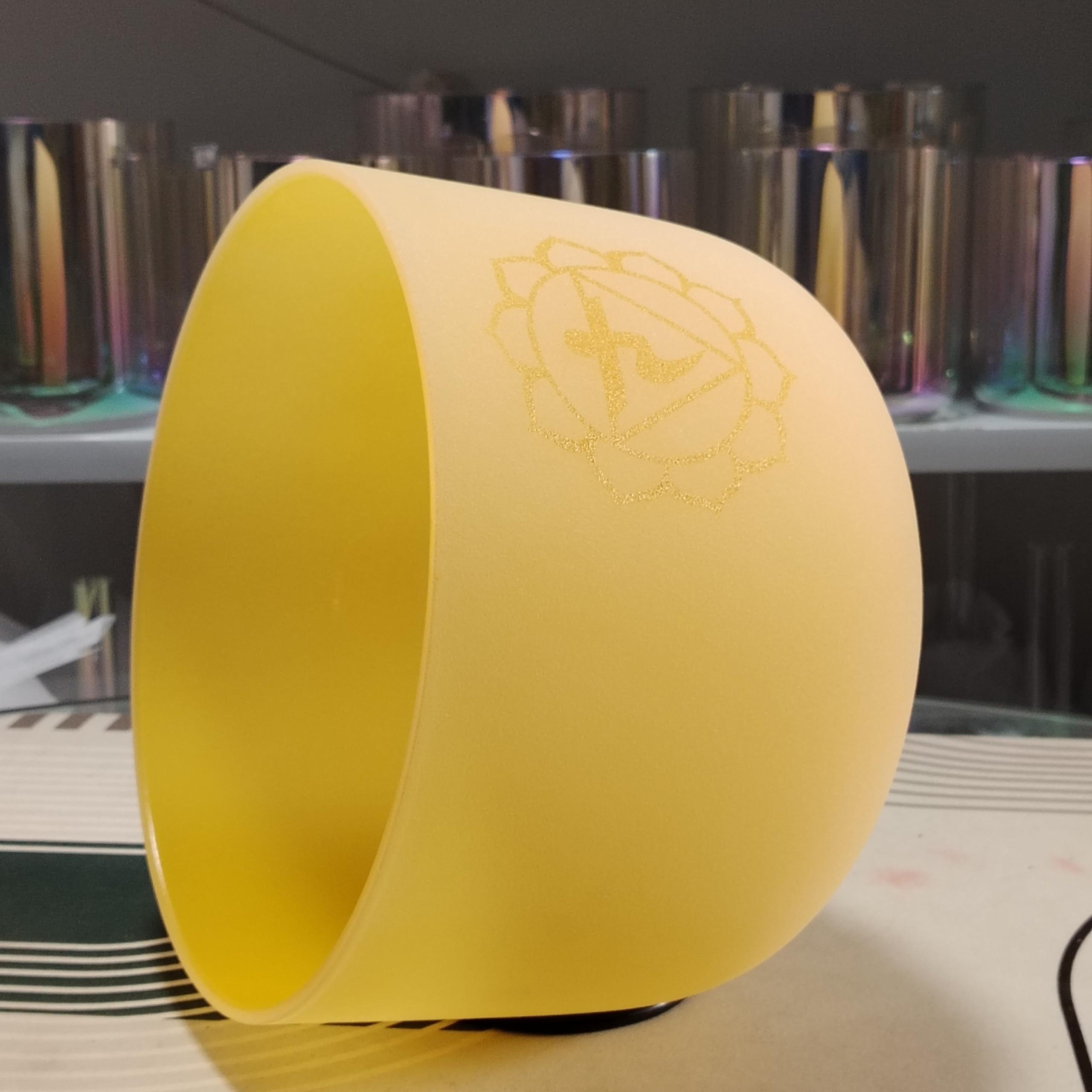 Campana tibetana in cristallo di quarzo per meditazione, yoga e relax, colore giallo satinato, 432 Hz, 432 Hz E, chakra plessuale solare, 25,4 cm