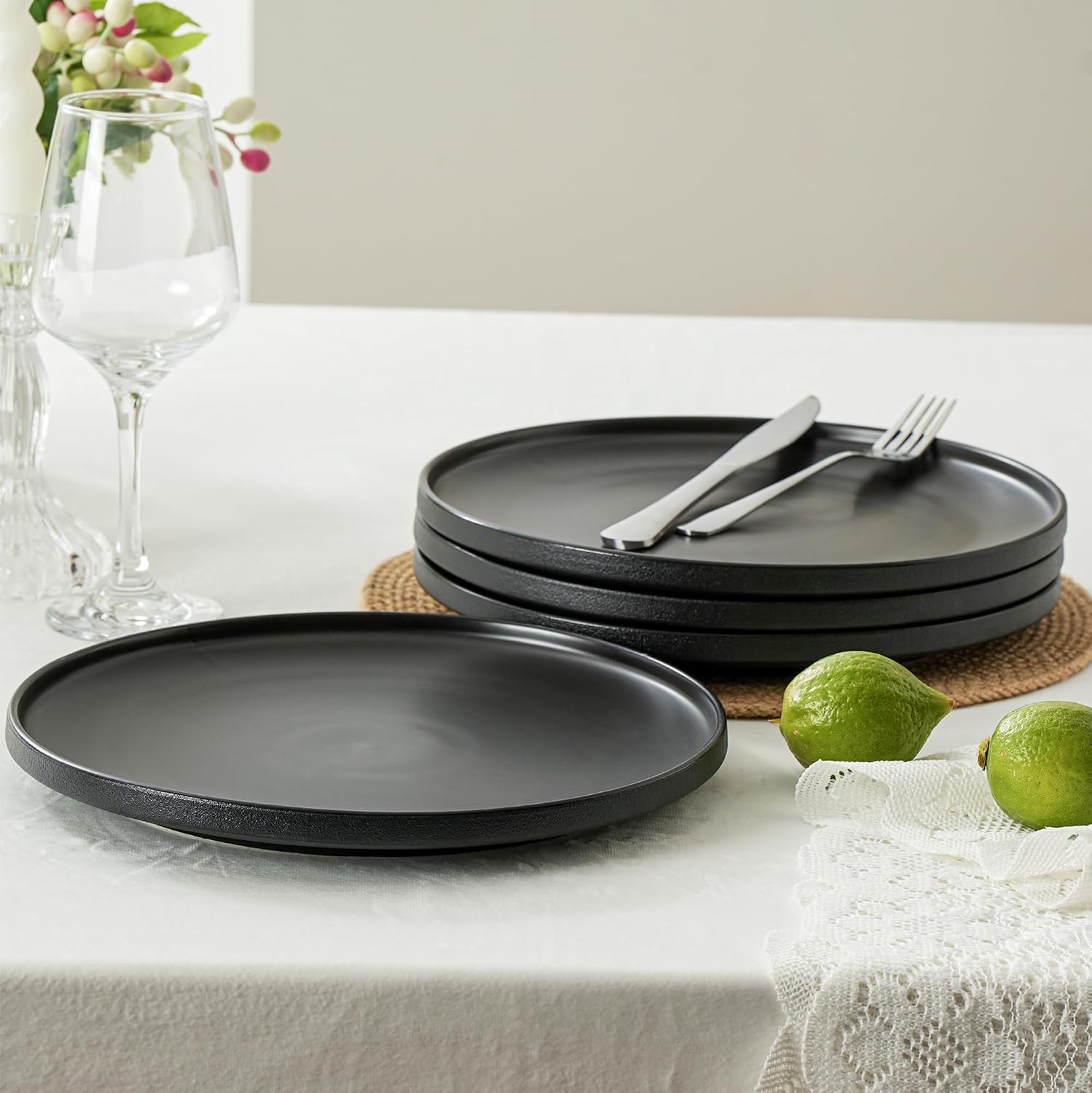 Ceramic Dinner Plates, 10.25 Inch Flat Dish Set for 4, Perfect for Family and Entertaining, Microwave & Dishwasher Safe, Dinner Dishes for Steak, Sandwiches, Pizza, Pasta, Modern Black