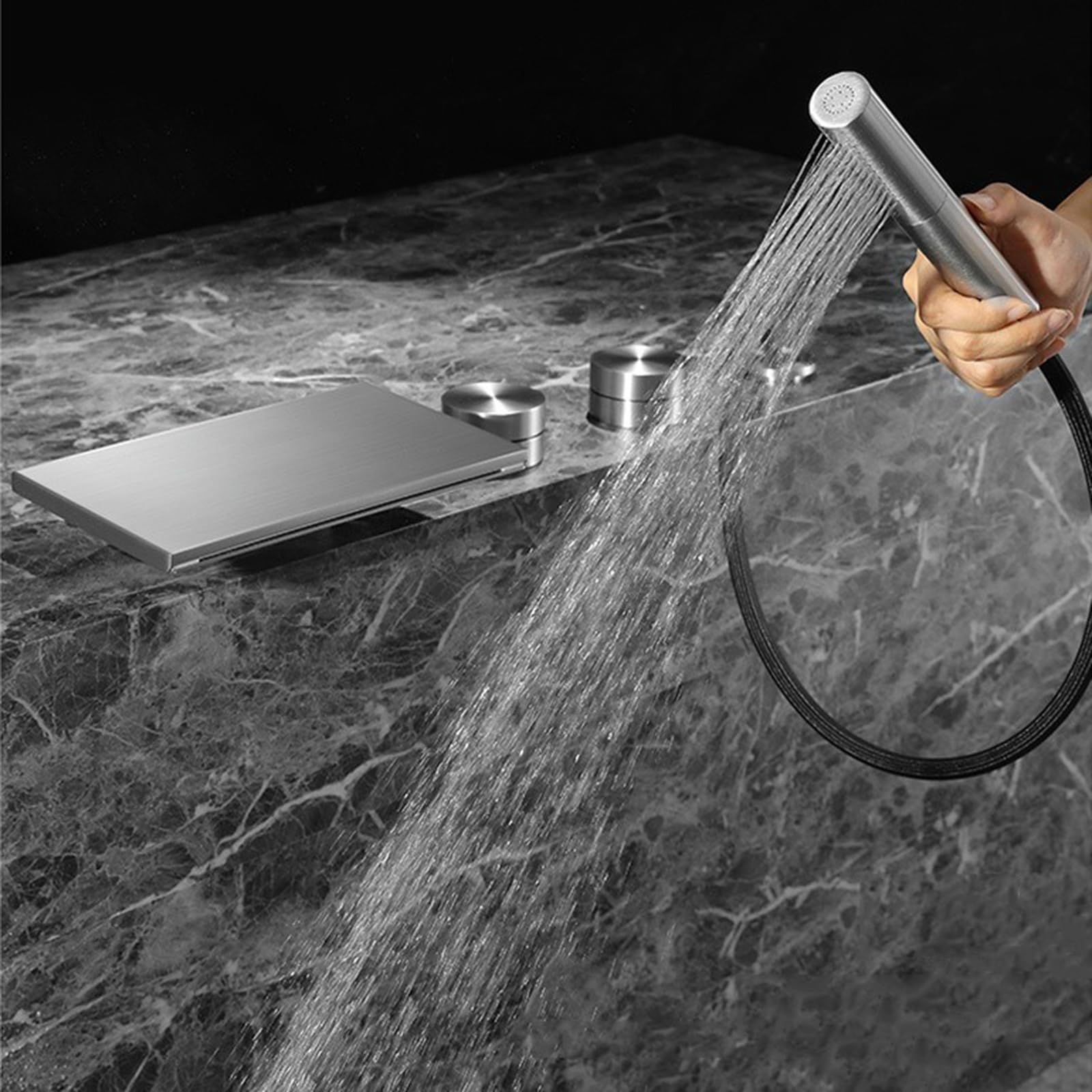Mitigeur douche et baignoire cascade : confort moderne pour salle de bain