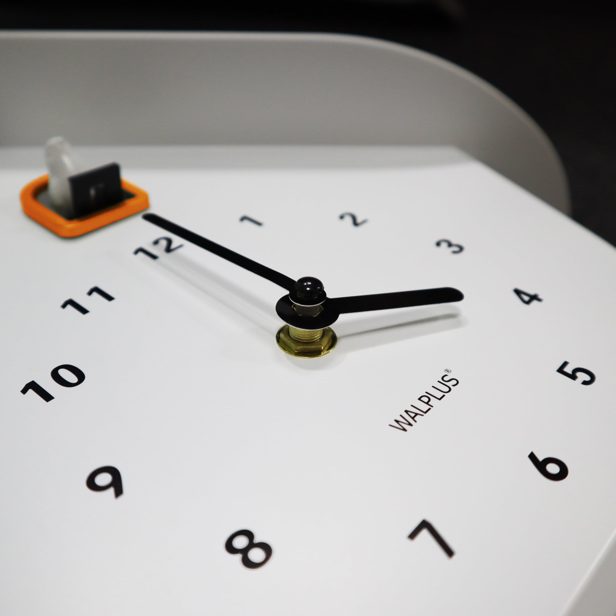 WALPLUS Kuckucksuhr Weiß mit Pendel Stilvolle Cuckoo Clock für Kinderzimmer und Wohnzimmer Batteriebetriebene Wanduhr mit Vogel Ideal als Kuckucksuhr Modern Dekoration