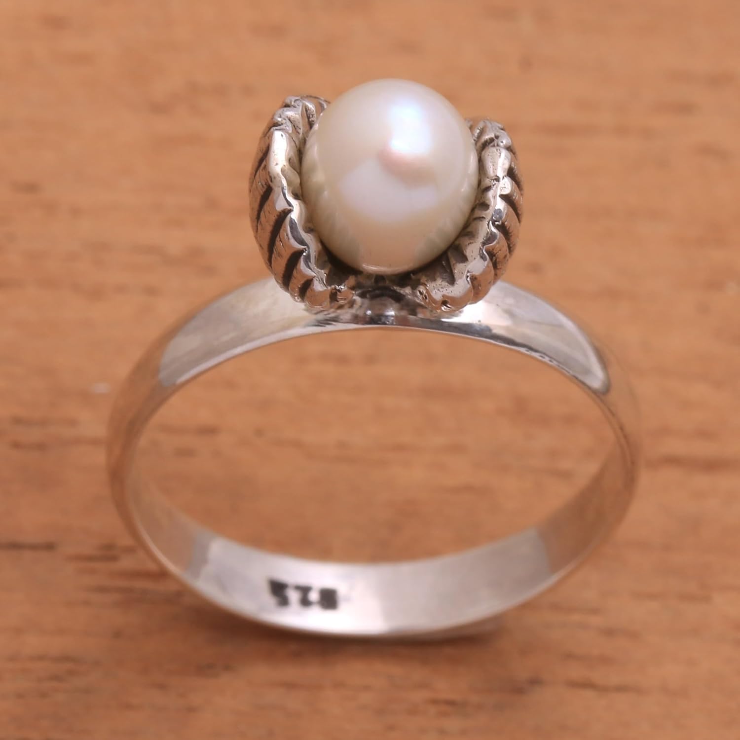 NOVICA Artisan Handmade Cultured Freshwater Pearl Cocktail Ring Clam from Bali .925 Sterling Silver Indonesia Animal Themed Birthstone Sea Life 'Clam Shell'