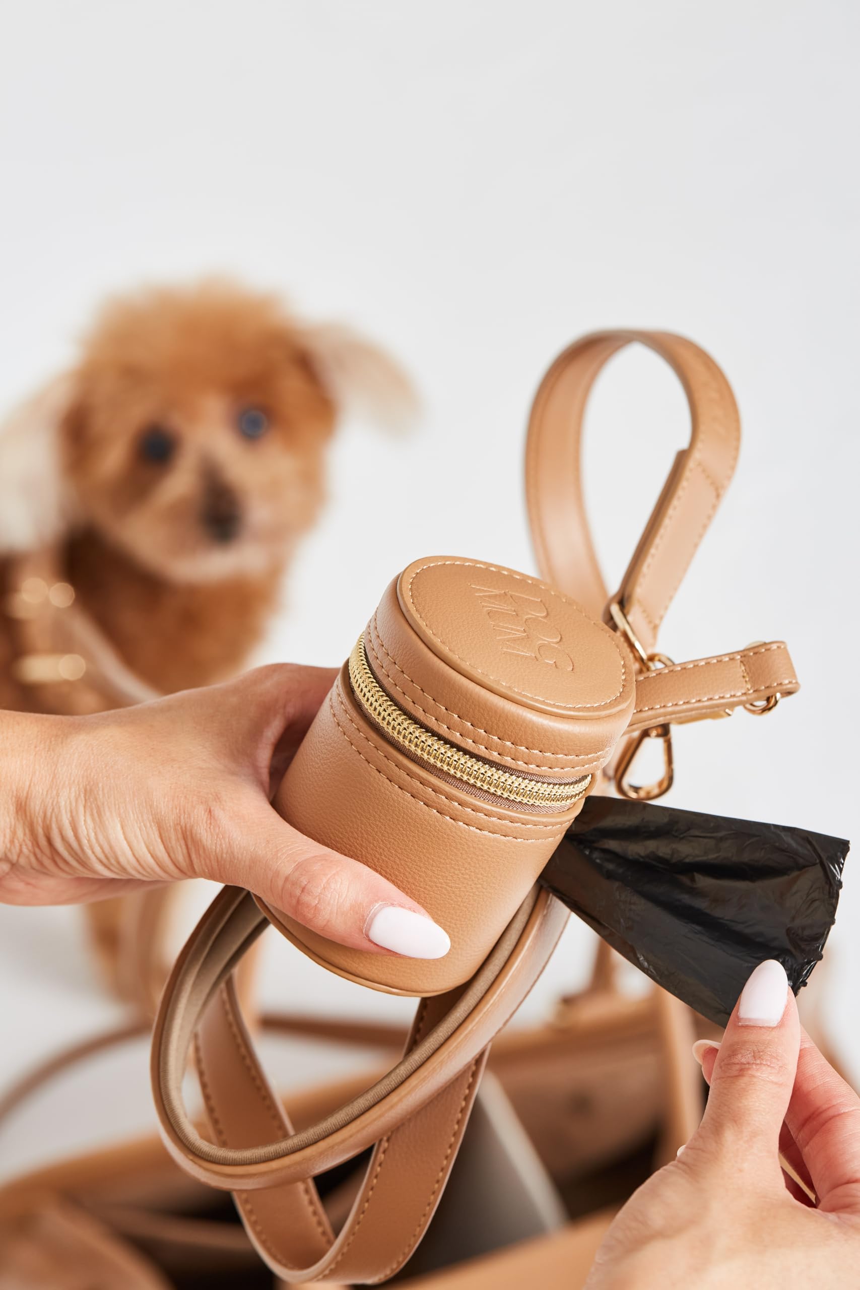 DOG MUM – Ensemble de Promenade pour Petit Chien en Cuir Végan – Harnais Chien Taille S, Laisse 165 cm et Distributeur de Sacs à Déjections – Accessoires Élégants et Confortables