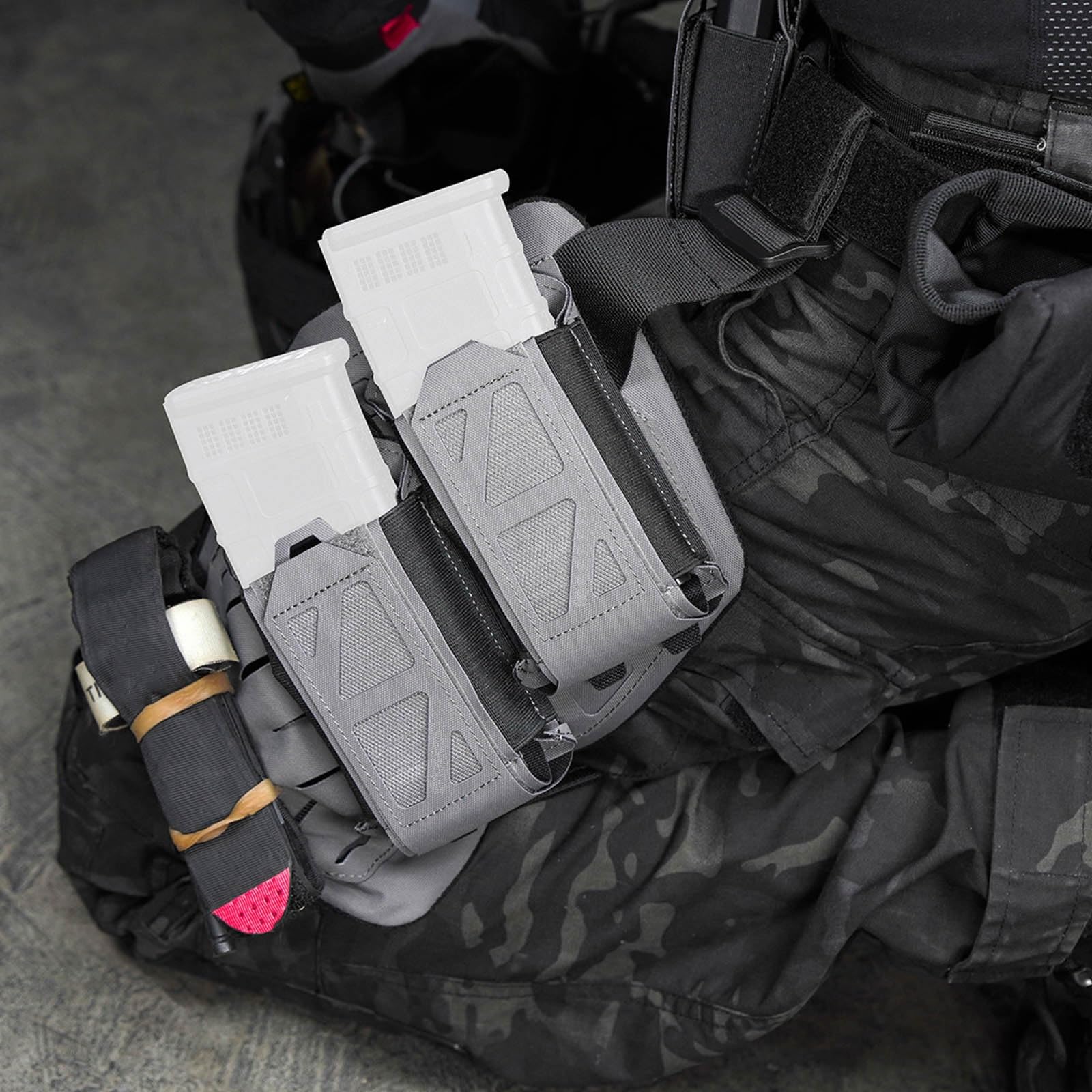 Plataforma Táctica MOLLE para Pierna Izquierda, Cortada con Láser. Panel Ajustable para Pierna Izquierda con Cinturón y Correas Ajustables para El Muslo