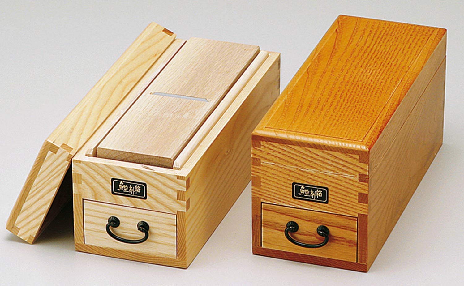 削りたての風味豊かな鰹節を味わう 鰹節削り箱 10×25×高さ11cm ケヤキ風 日本製 削りたての幸せをご家庭でお楽しみ頂けます 昔懐かしい エンヴェールヘルック(R) Amazon | 削りたての風味豊かな鰹節を味わう 鰹節削り箱 10×25×高さ