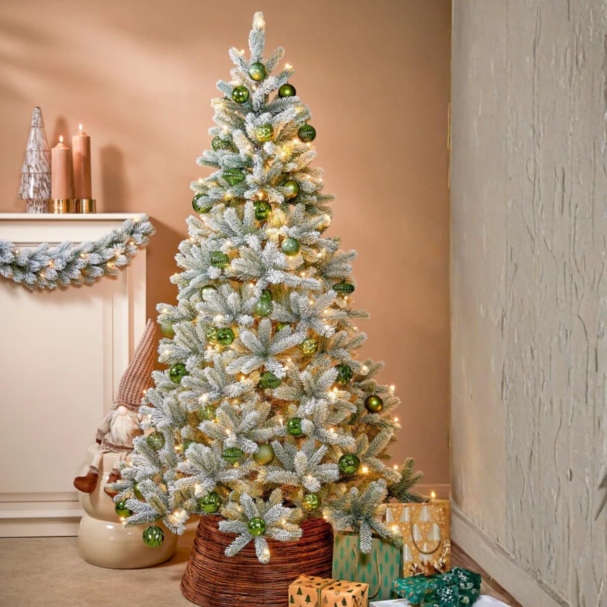 Black Box Trees Nagoya Sapin de Noël Artificiel avec éclairage LED Blanc Chaud - H 210 x Ø 115 cm - Vert givré