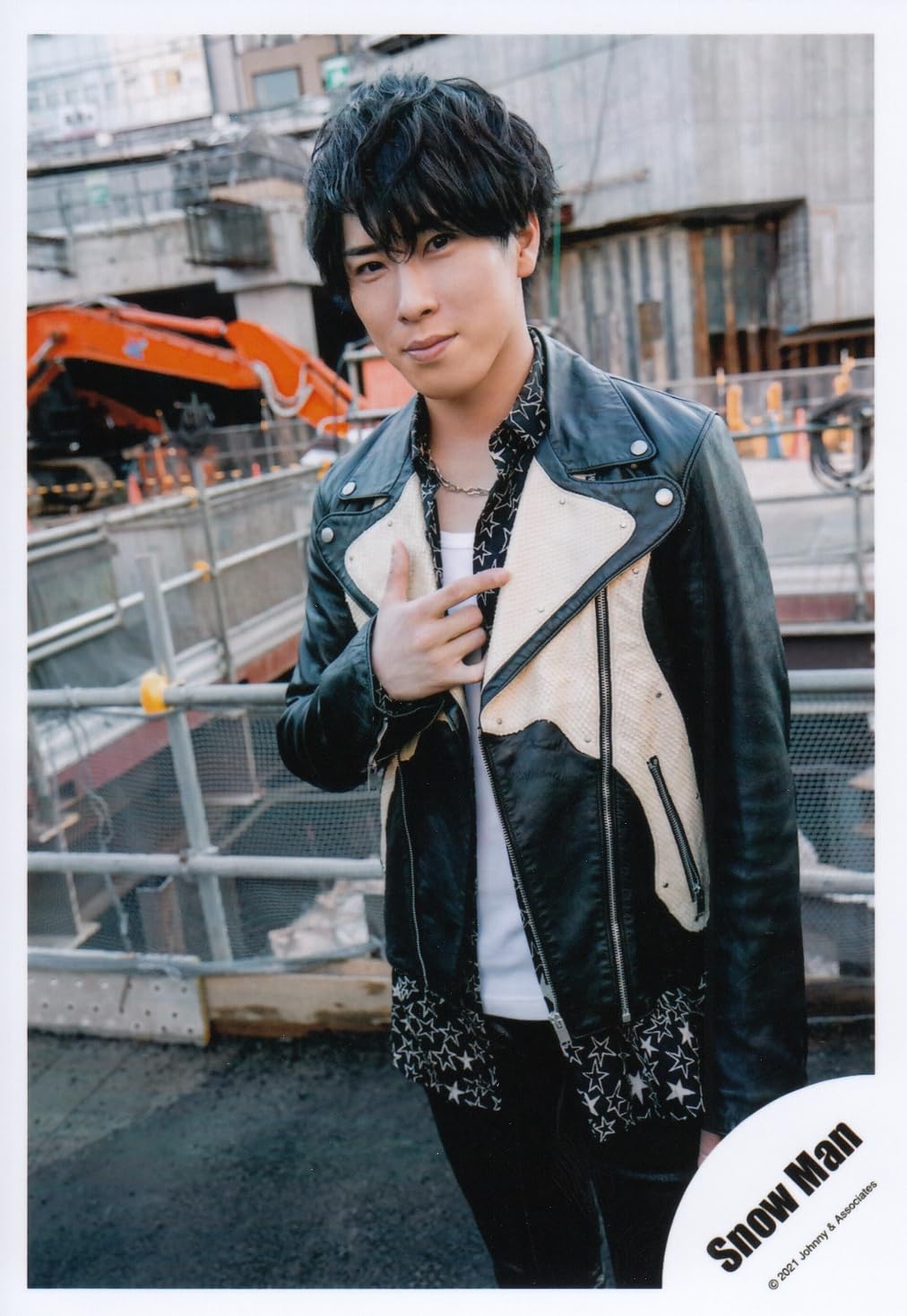 Amazon.co.jp: Snow Man 公式 生 写真（宮舘涼太）SM01043