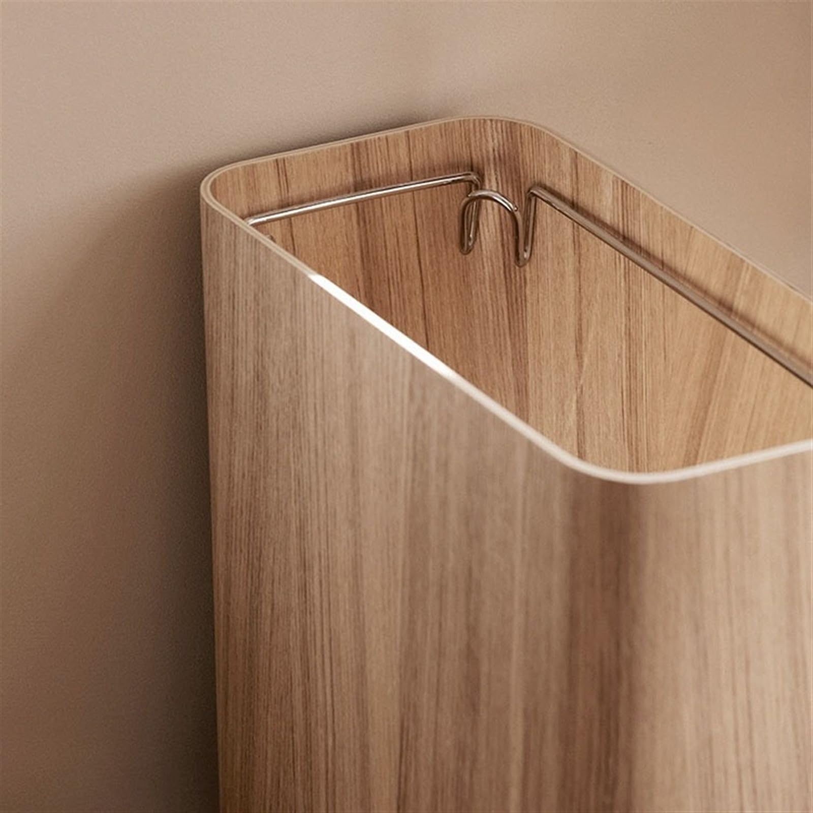 Waste Paper Basket prostokątny kosz na śmieci w stylu vintage z pokrywką, wąski kosz na śmieci z drewna z metalowymi haczykami do przechowywania worków na śmieci do salonu, sypialni i