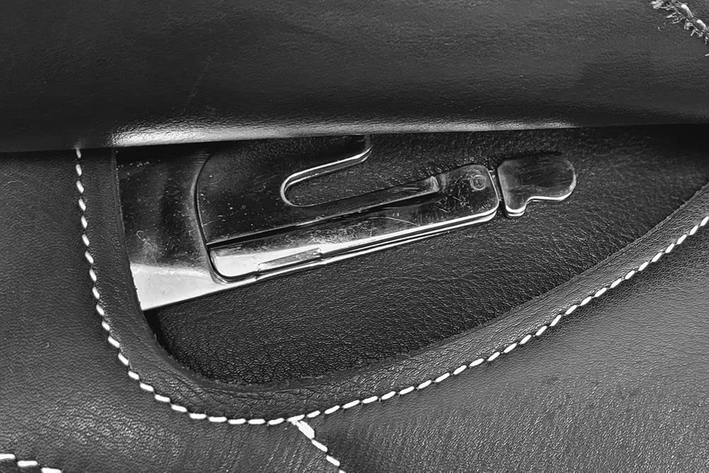 A&M Reitsport Selle de dressage Chester en cuir, fer à tête changeable, arbre polyflex, noir, taille : 17,5 pouces