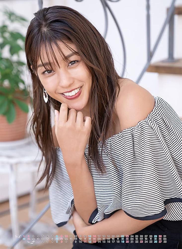 Amazon | 2022年 トライエックス 岡副麻希 カレンダー 壁掛け CL