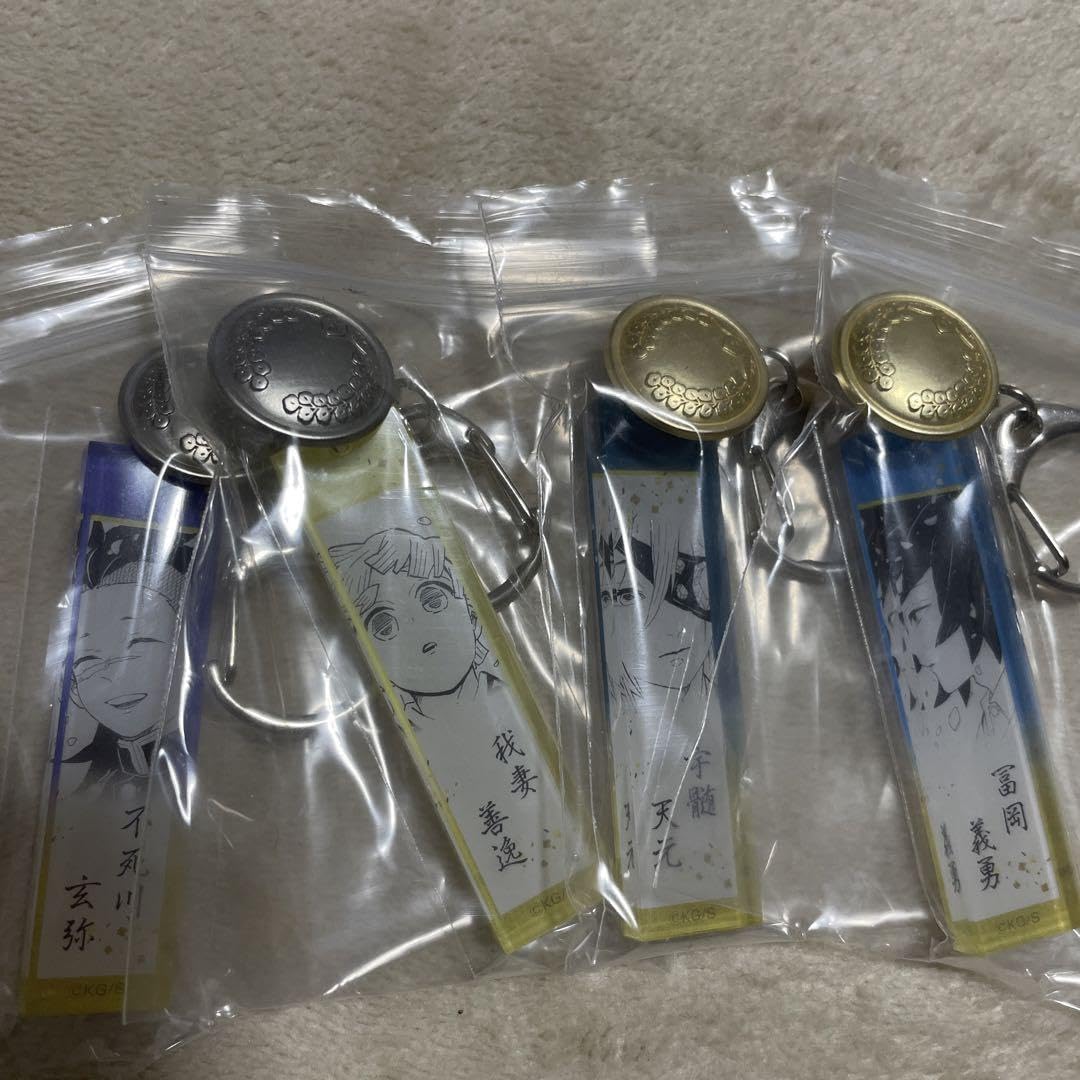 Amazon.co.jp: 鬼滅 鬼殺隊服ボタン付きアクリルチャーム
