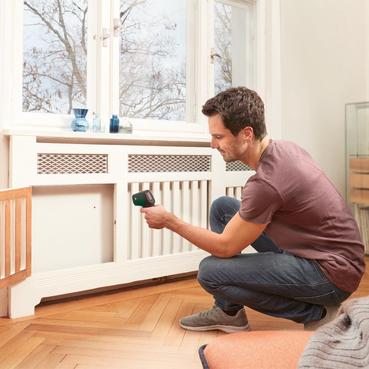 Bosch Termómetro de Infrarrojos UniversalTemp (de -30 °C a +500 °C, medición fácil y precisa, 3 grupos de materiales predefinidos, en caja de cartón)