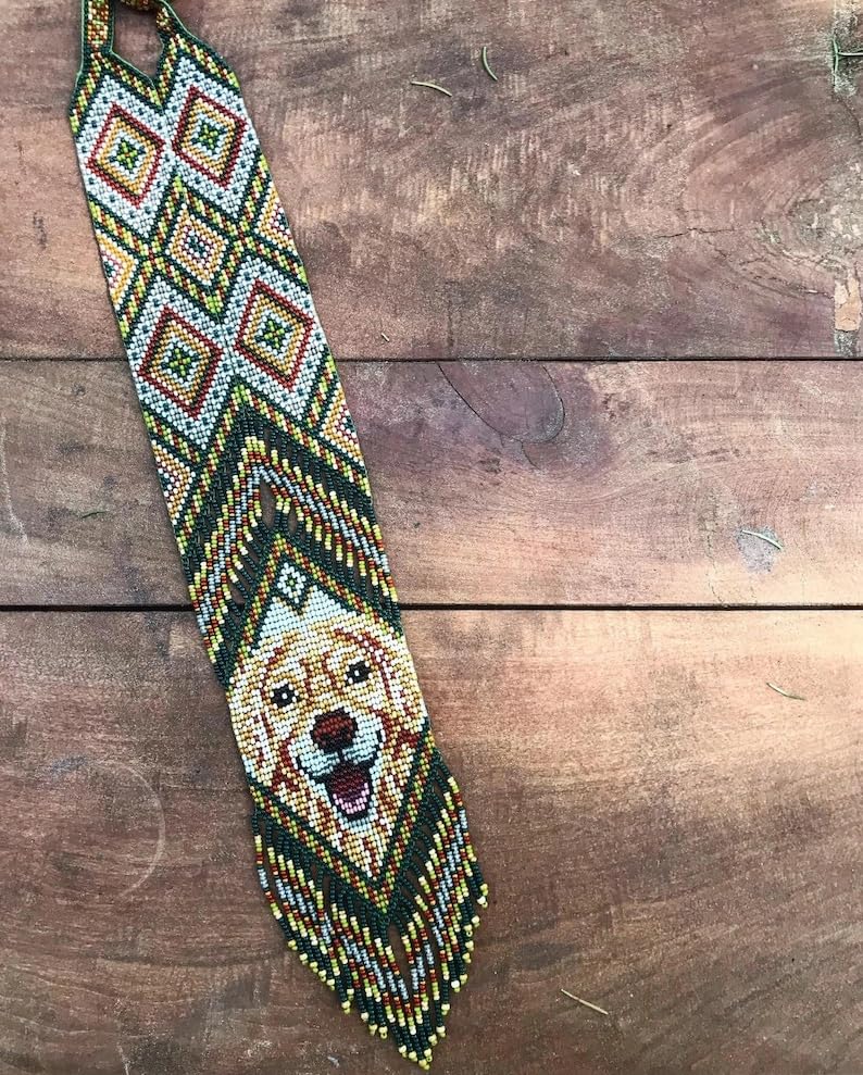 Collar gerdan ucraniano de perro Golden Retriever para lucir en eventos 3
