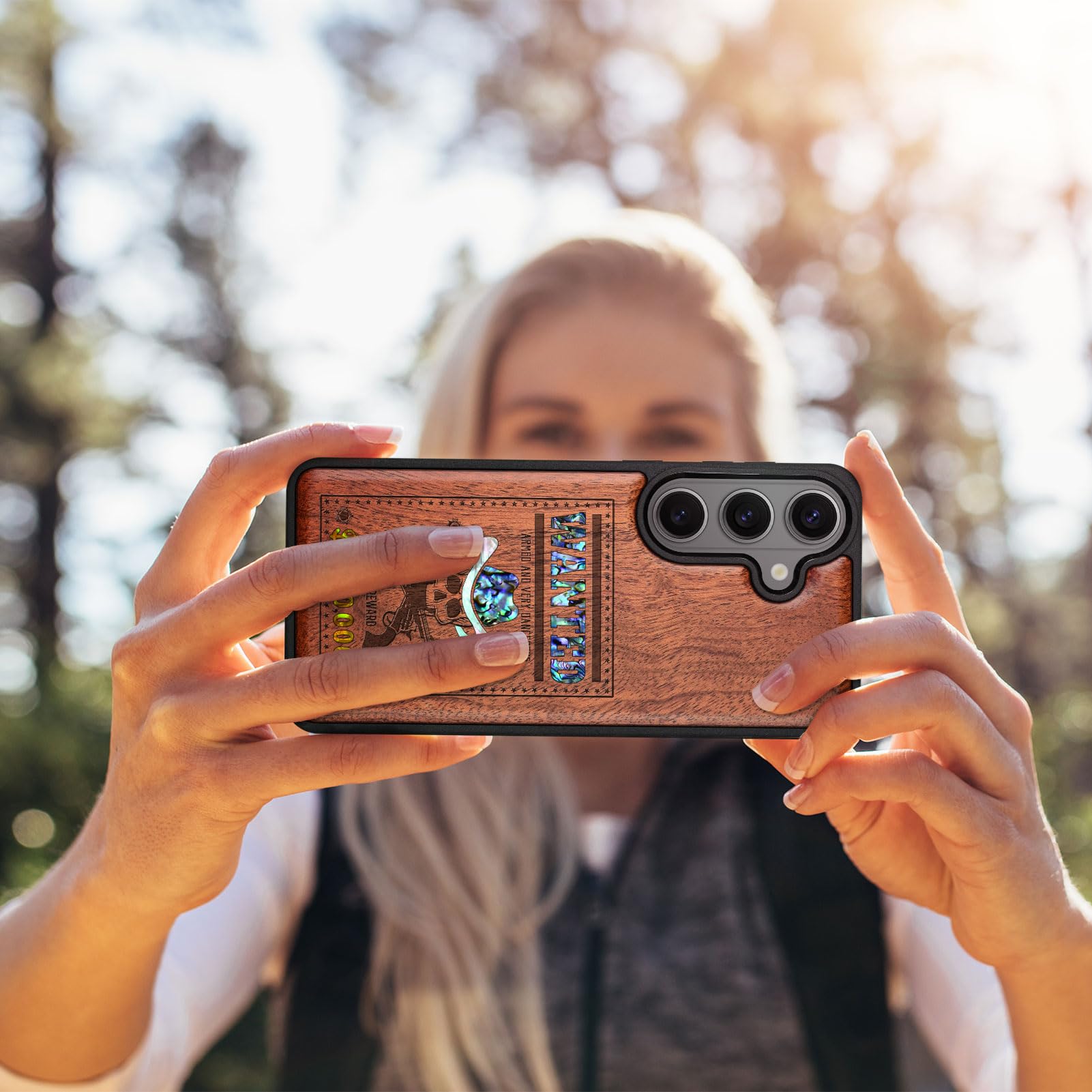 Carveit Drewniane magnetyczne etui na telefon komórkowy Samsung S26 [drewniany grawerunek i wkładka muszli] osłona zderzaka kompatybilna z Galaxy S26 Case (różowo-poszukiwana trupia czaszka)