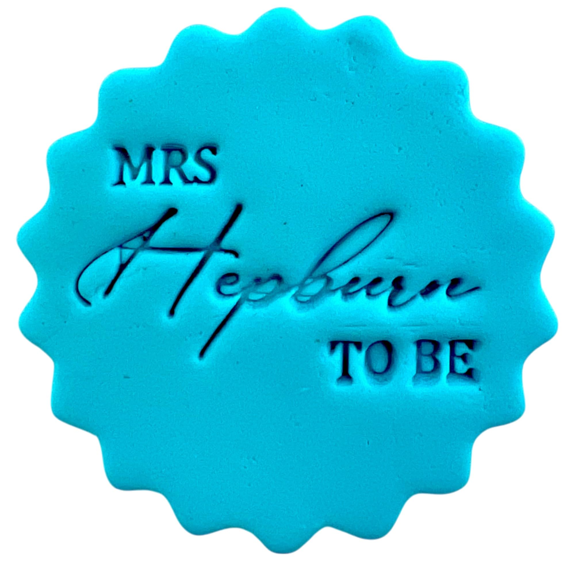 Personalised Cookie Stamp with Free Scallop Cutter, Mr and Mrs Wedding, 5cm Acrylic Biscuit Embosser, Food-Safe Plastic Baking Tool, Fits M&S All Butter Biscuits (Design 1)