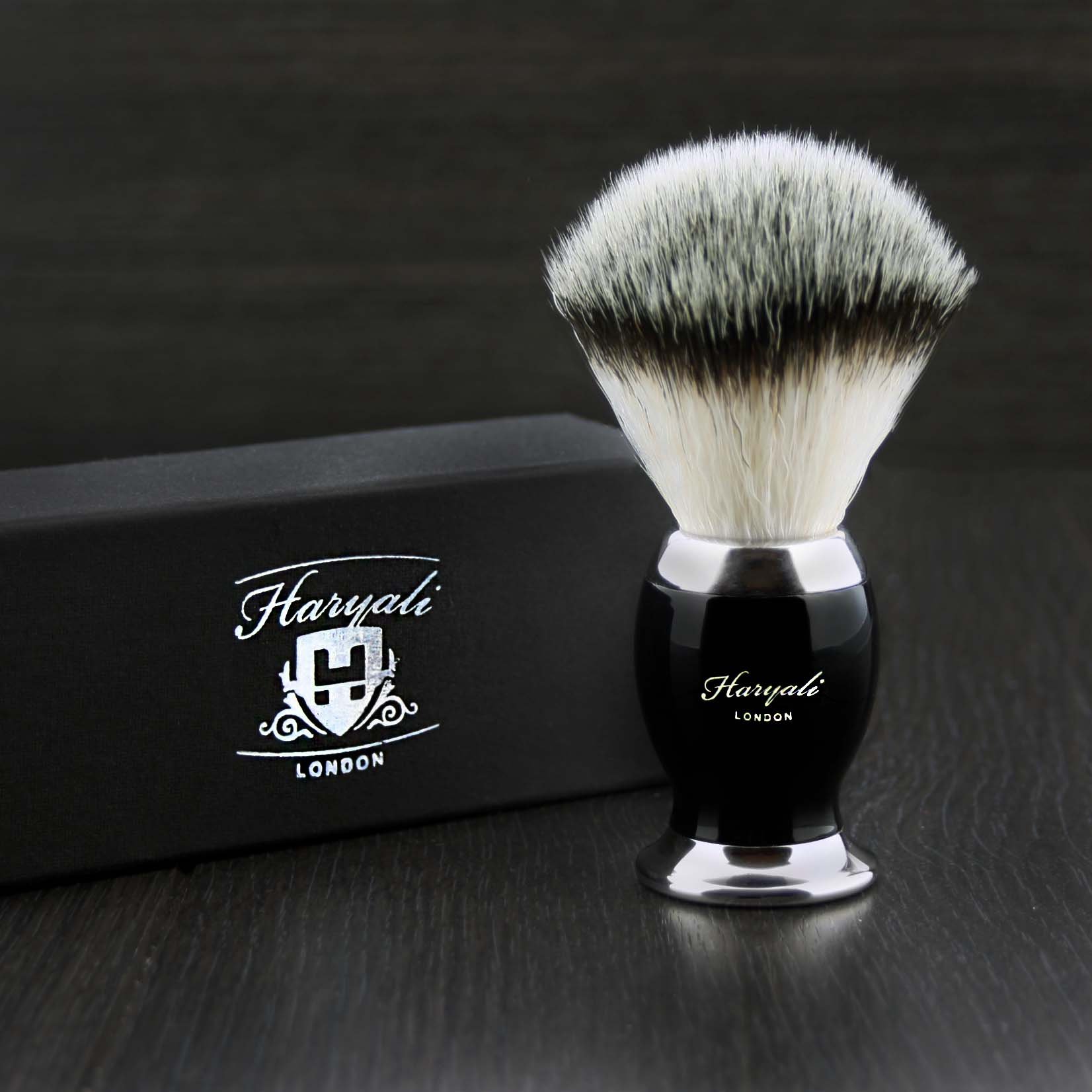 Men's Badger Looking Sliver Tip Shaving Brush with & Black and Metal Colour Base