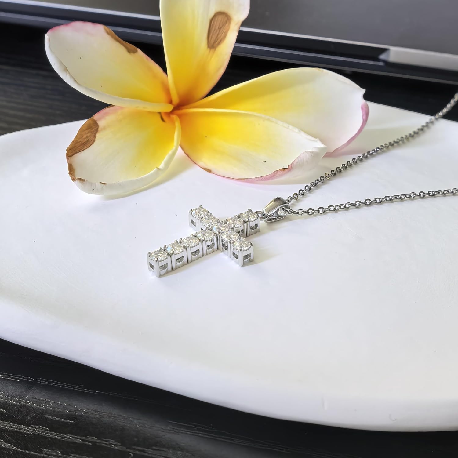 3mm Moissanite Cross Necklace 316L Stainless Steel Simulated Diamond Pendant Necklaces Christian Religious Jewelry Gifts for Women