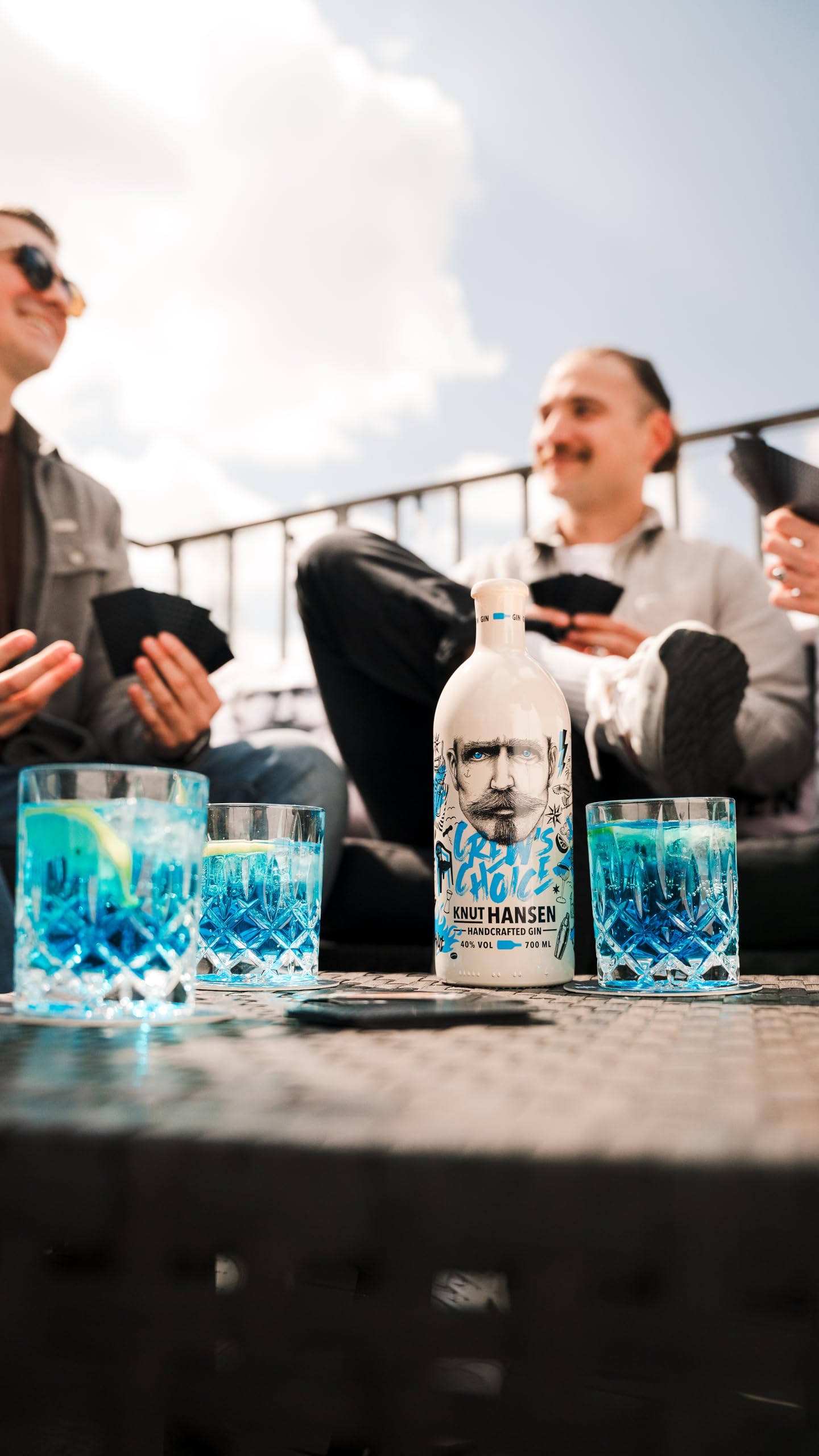 KNUT HANSEN DRY GIN Crew's Choice | Weltweit ausgezeichnet | Eine Hommage an Teamgeist und Zusammenhalt | 0,7L | 40% Vol. (Packung mit 2)