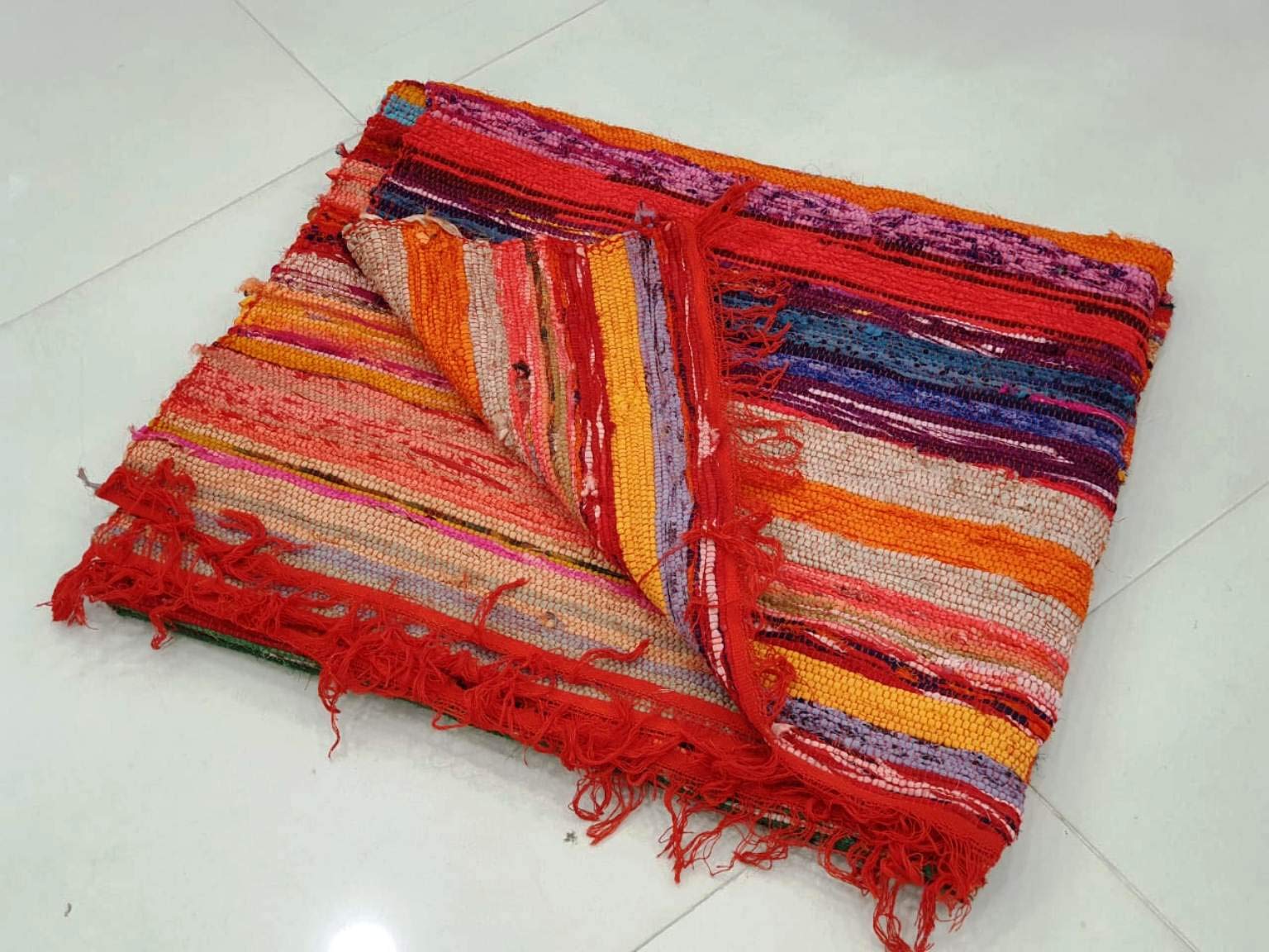 Tapis Chindi tissé à la main pour créer une ambiance bohème au salon