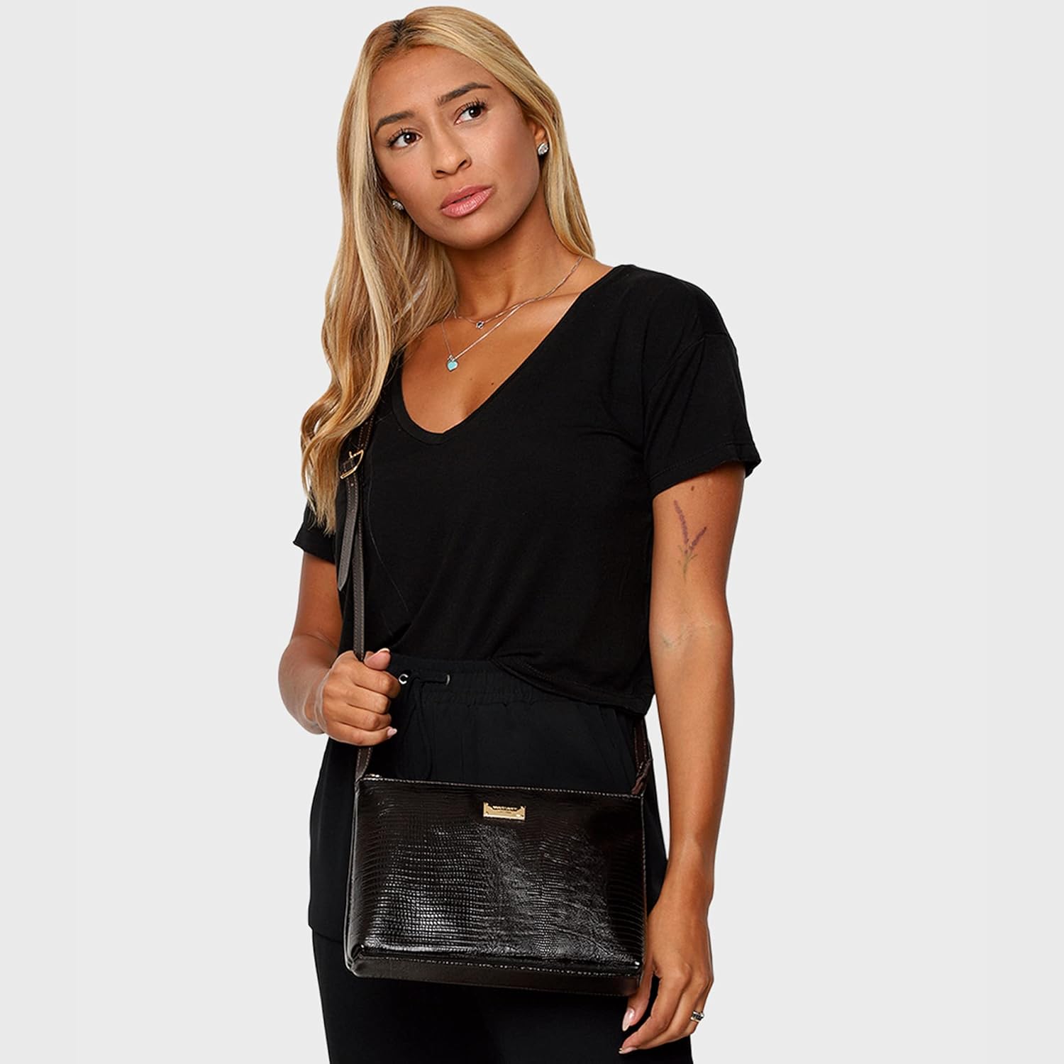 Bolsa Feminina Couro Transversal Mariart Lezard 2190 em promoção! Veja a oferta e mais achadinhos de Bolsas 2 Hoje é o melhor dia para comprar Bolsa Feminina Couro Transversal Mariart Lezard 2190 com aquele preço maroto! Promoção! Aproveite a oferta! 2