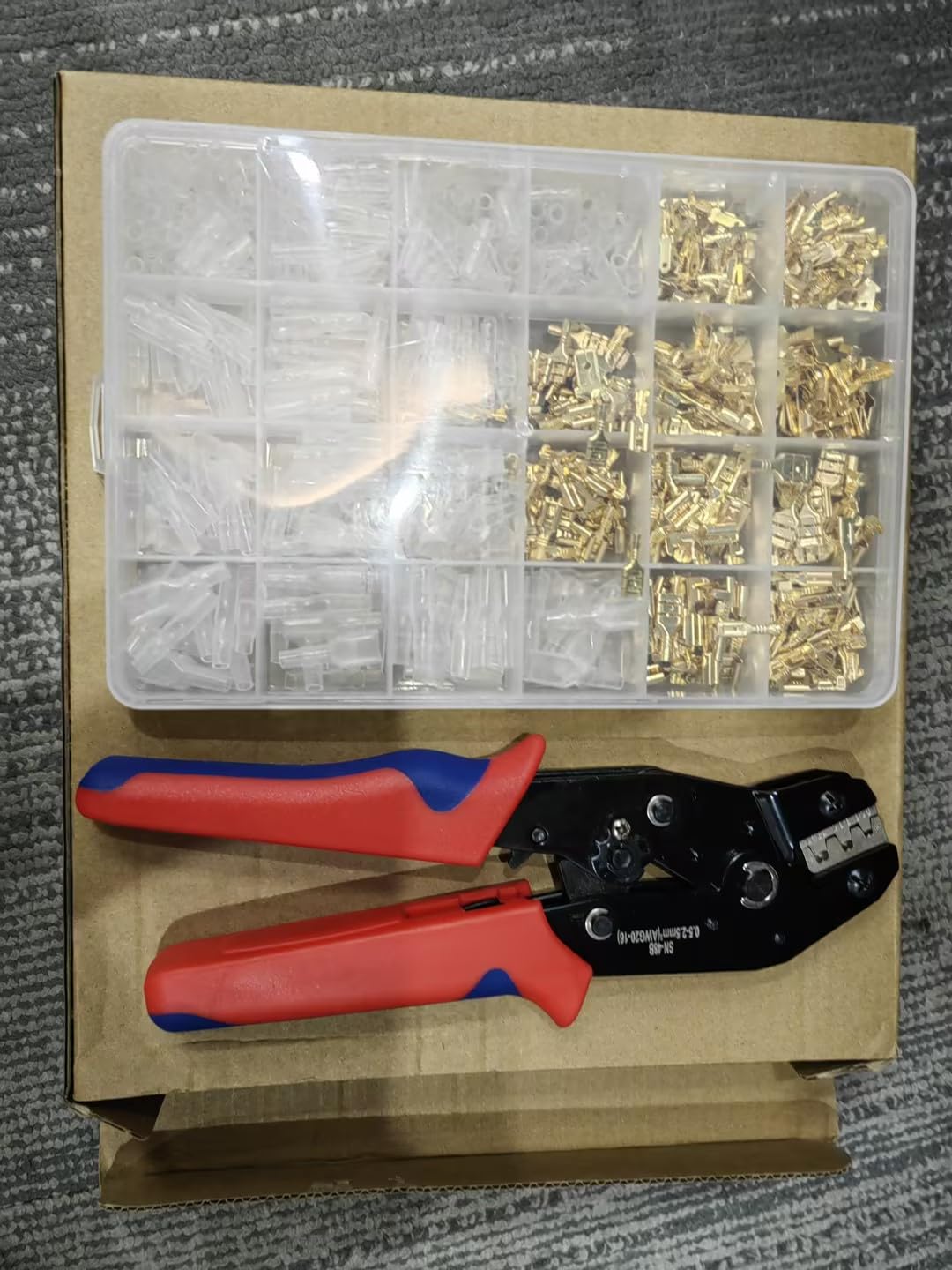 VFANDV 0.5-2.5 mm² Kit Pince a Sertir Cosse Electrique, Pince à Sertir les Cosses de Fils with 300pcs 3 Tailles Connecteur Electrique, Pince à Sertir électrique pour Connecteur Bêche