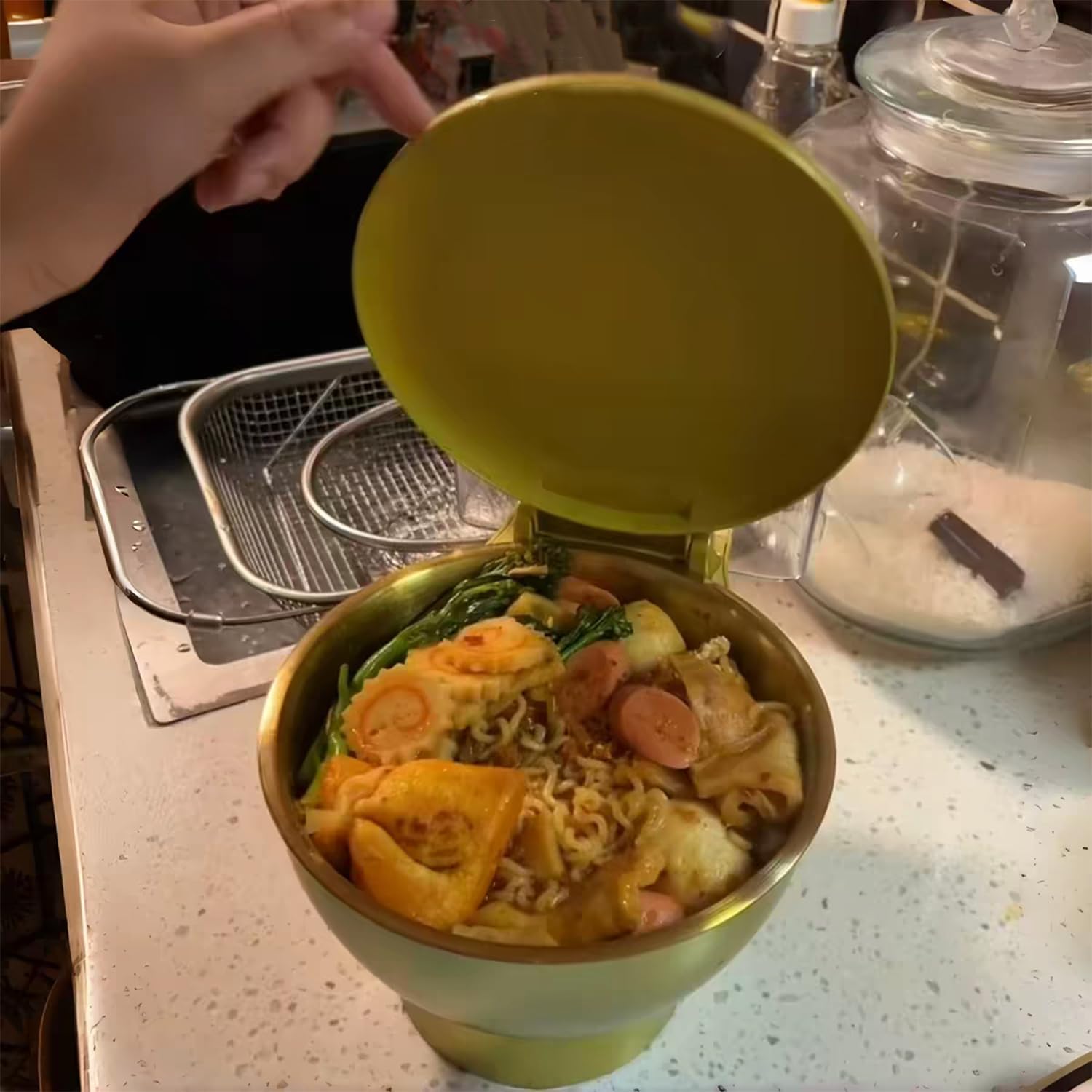 Nowatorski zestaw ceramicznych misek w kształcie toalety z wbudowanym kubkiem na napoje i słomką, zabawna miska do zupy ramen, kreatywny prezent dla miłośników jedzenia i prezent świąteczny