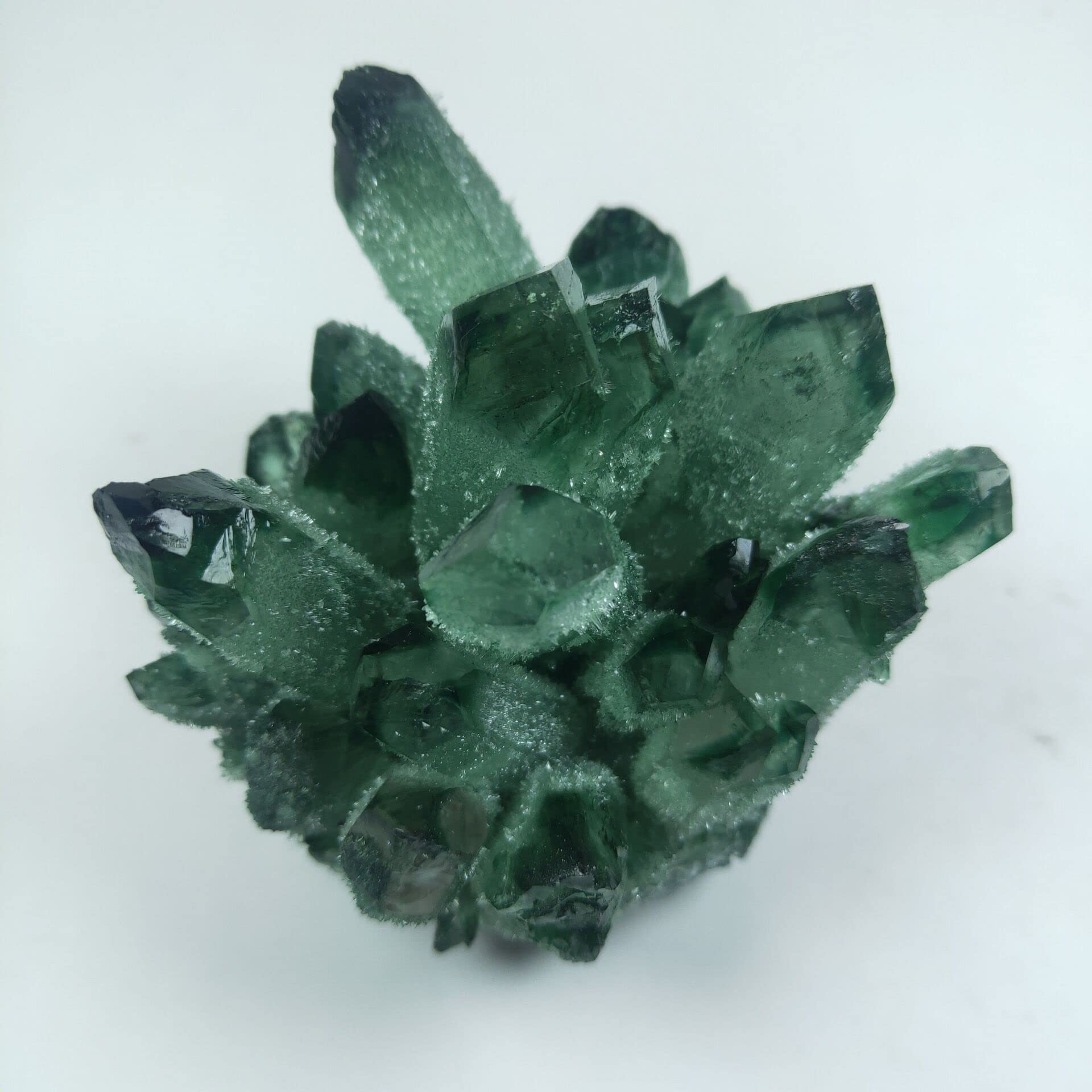 Cristal naturel brut Décoration de la maison 300-400g Grappe de cristaux de quartz vert naturel Cristaux de guérison Spécimen de pierres précieuses brutes for la décoration de la maison et du bureau P
