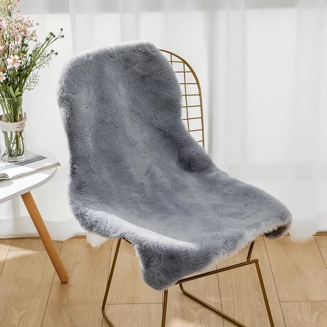 JXLOULAN Faux Rabbit Fur Area Rug- 60 x 90 cm Soft Fluffy Rugs Anti-Skid Carpet for Living Room Bedroom Sofa Nursery Rugs