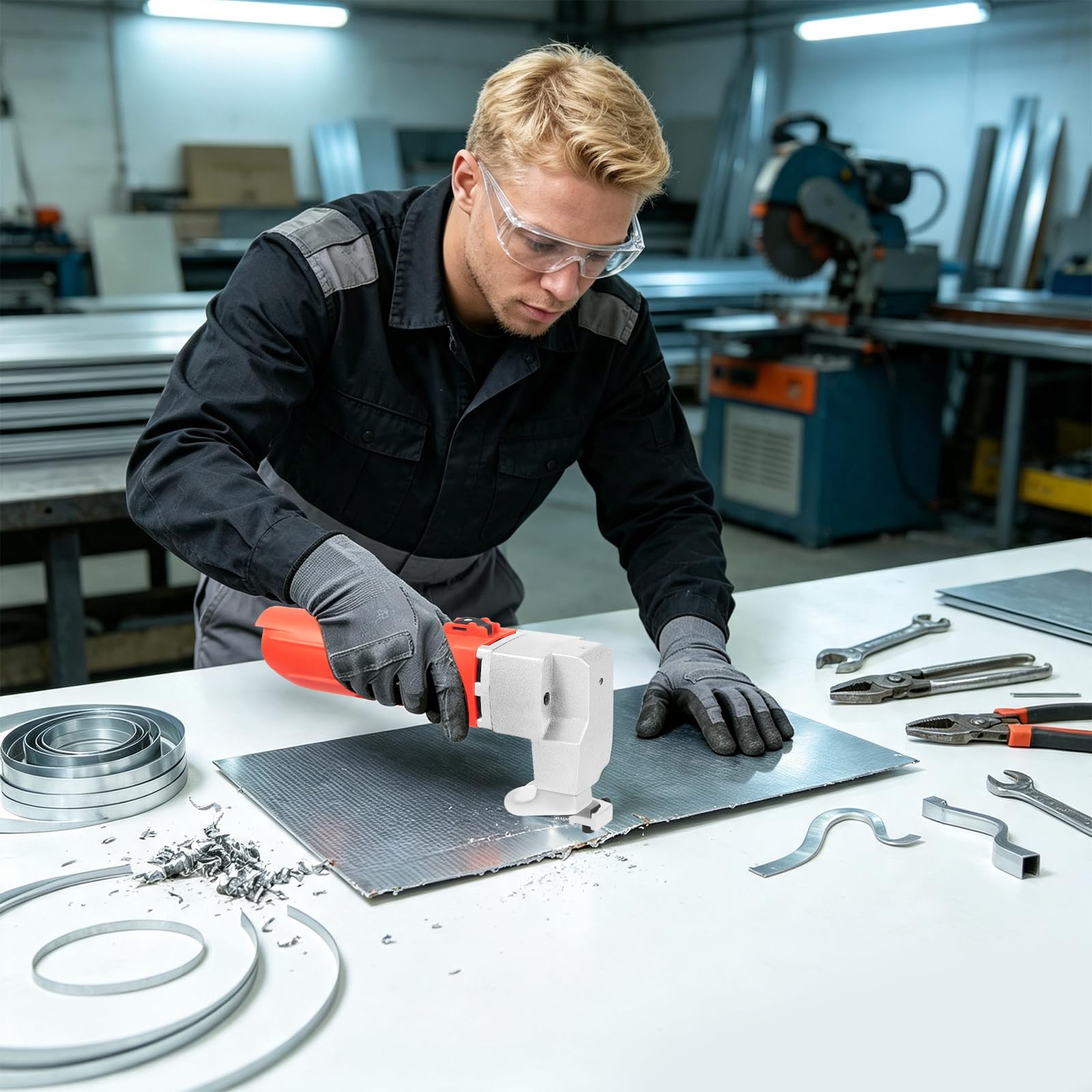 Elektryczna przecinarka do metalu, 500 W, tnie metal do 2,5 mm