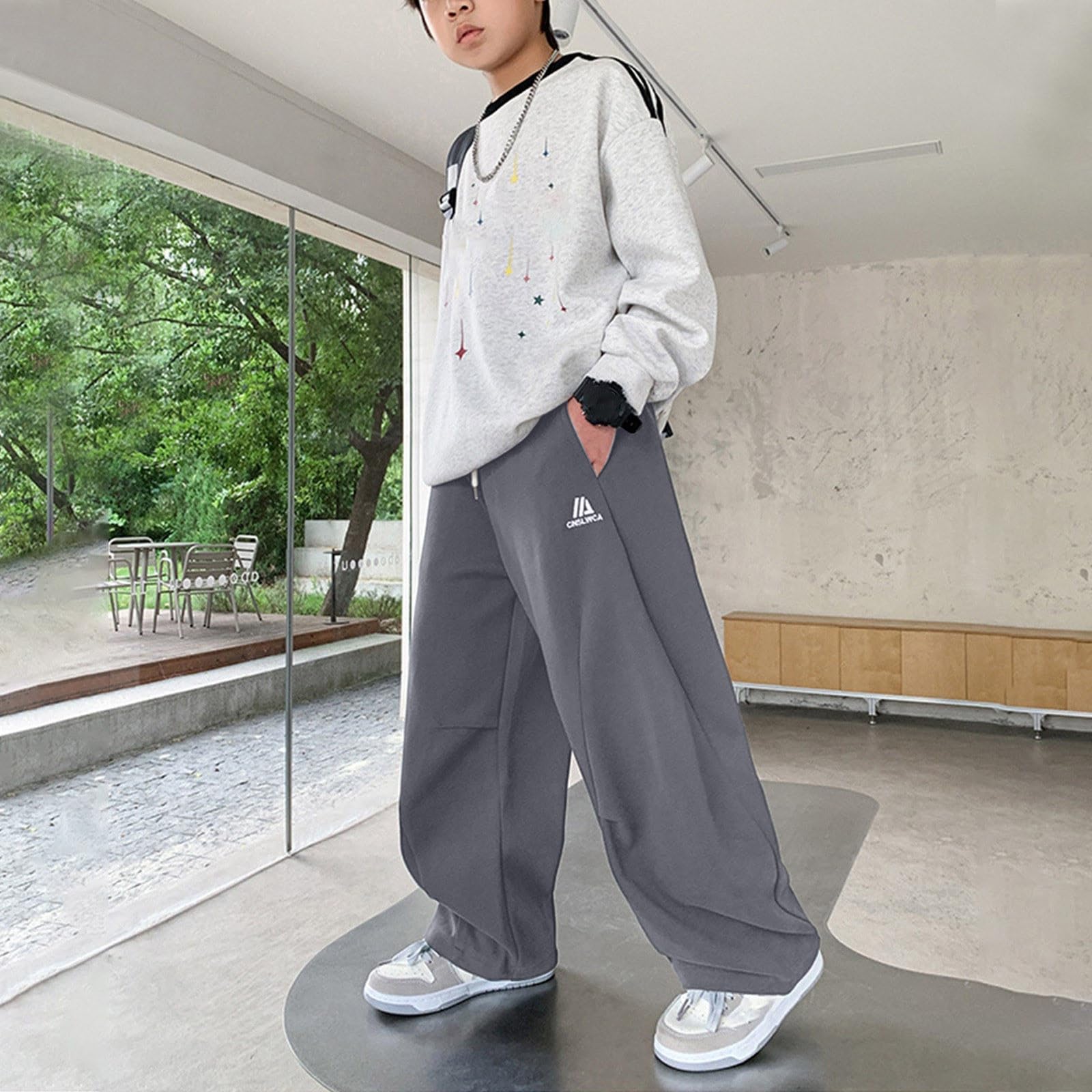 Pantalones holgados para niños Pantalones de deporte resistentes Tejido fresco y ventilado Puños elásticos en los bajos Resistentes y duraderos Diseño clásico atemporal Diseño funcional práctico