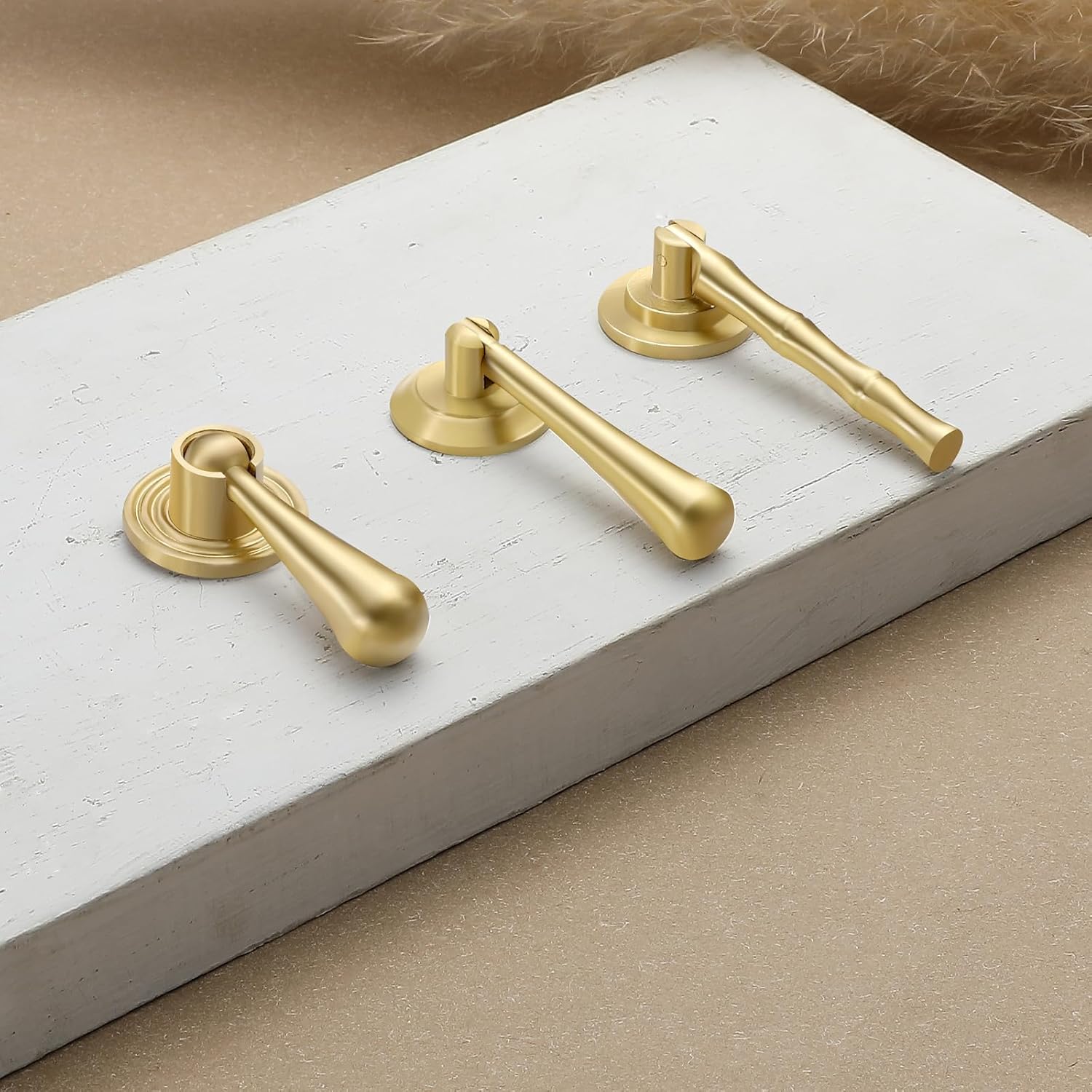 6 Pack knob Solid Brushed Brass Pendant Pulls Tear Drop Handles Knob Hanging Design for Cabinets Drawer Door Furniture Decorative Screws Included