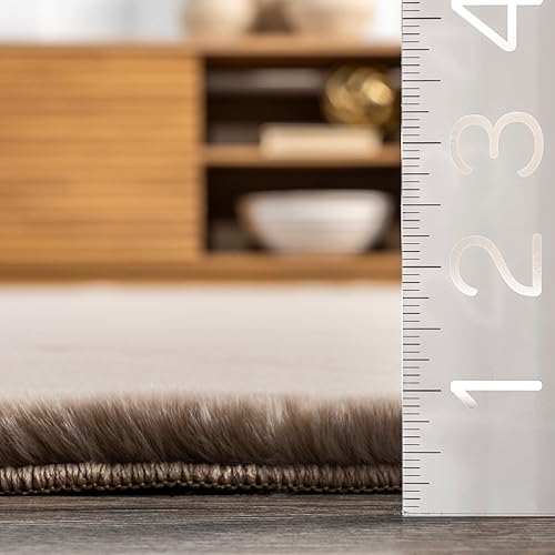 Miniatura 5 de nuLOOM Amy - Alfombra casual de conejo sintético lavable a máquina, 8 x 10, gris pardo