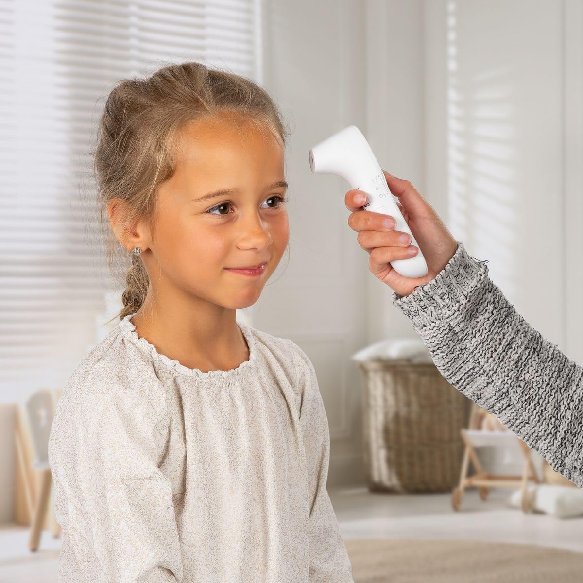 reer Colour SkinTemp 3 in 1, termometro a infrarossi senza contatto, per una misurazione accurata sulla fronte, ideale per neonati e bambini