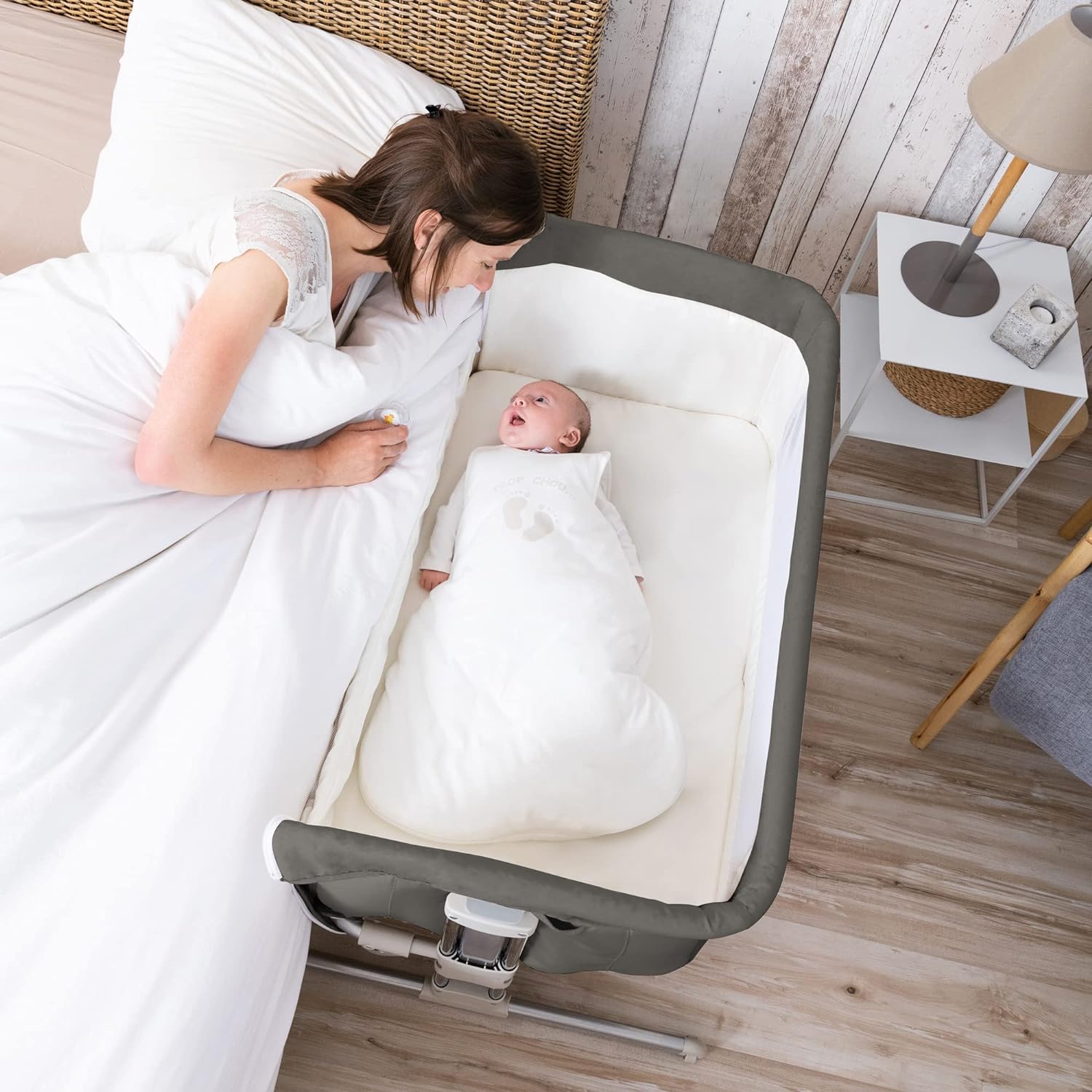 Bebeconfort Calidoo, 2-in-1 Beistellbett Baby & Stubenwagen, 0–6 Monate (0–9 kg), verstellbarer Co-Sleeper, 5 Höhen, große gepolsterte Matratze, Seiten aus Netz, faltbare Seite, Grey Mist