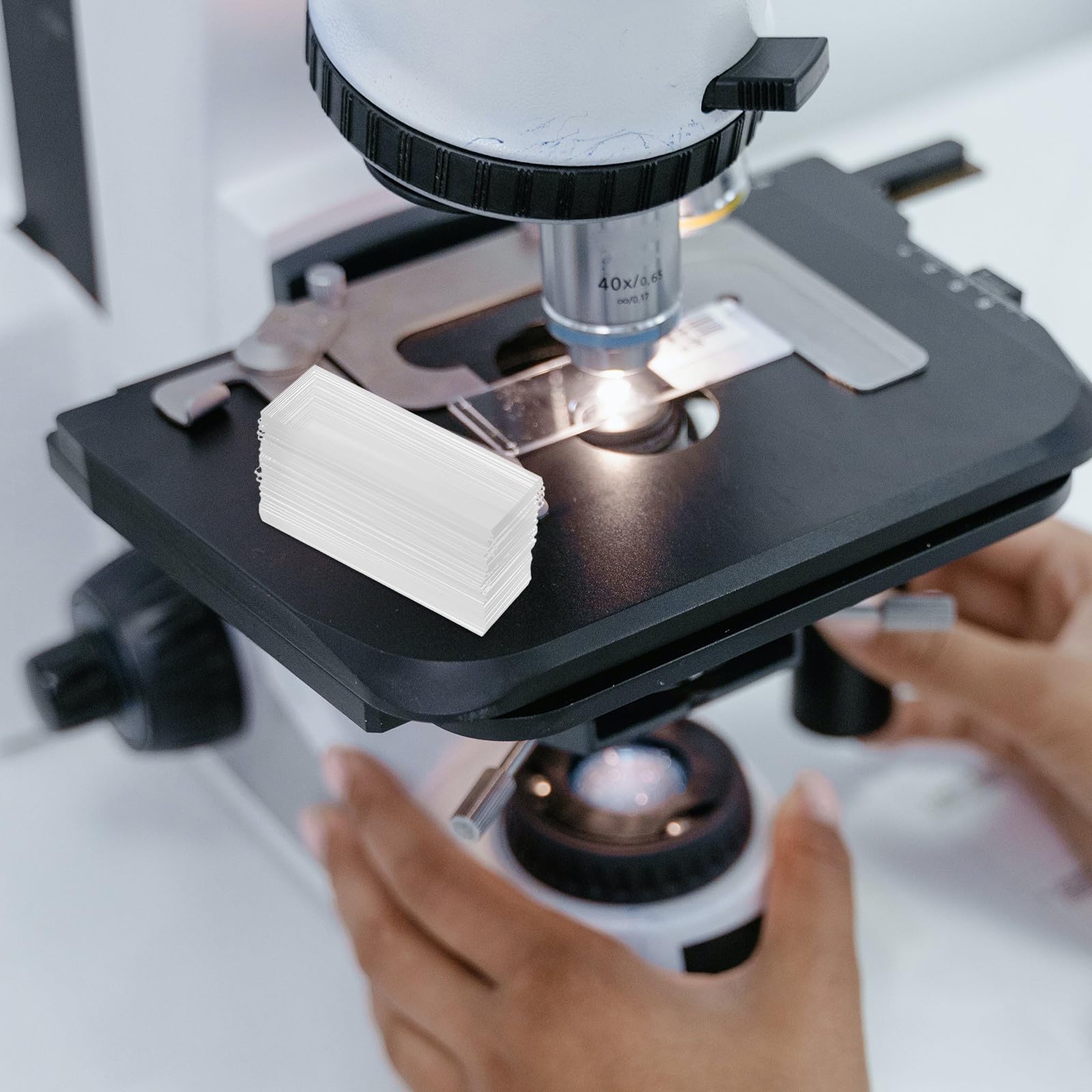 NUOBESTY Lames de Microscope Vierges Pré-Nettoyées 200 Pièces Lames de Verre Optiques Transparentes pour Biologie et Laboratoire Adaptées aux Microscopes Binoculaires et Trinoculaires