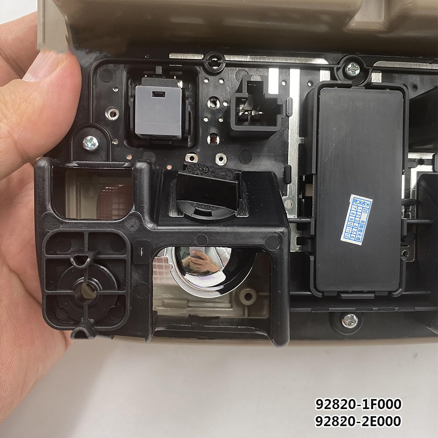 Car Reading Light Sunroof Switch for Kia Sportage 92820-2E000,Car Interior Overhead Console Dome Light Reading Lamp Sunroof Switch Parts.